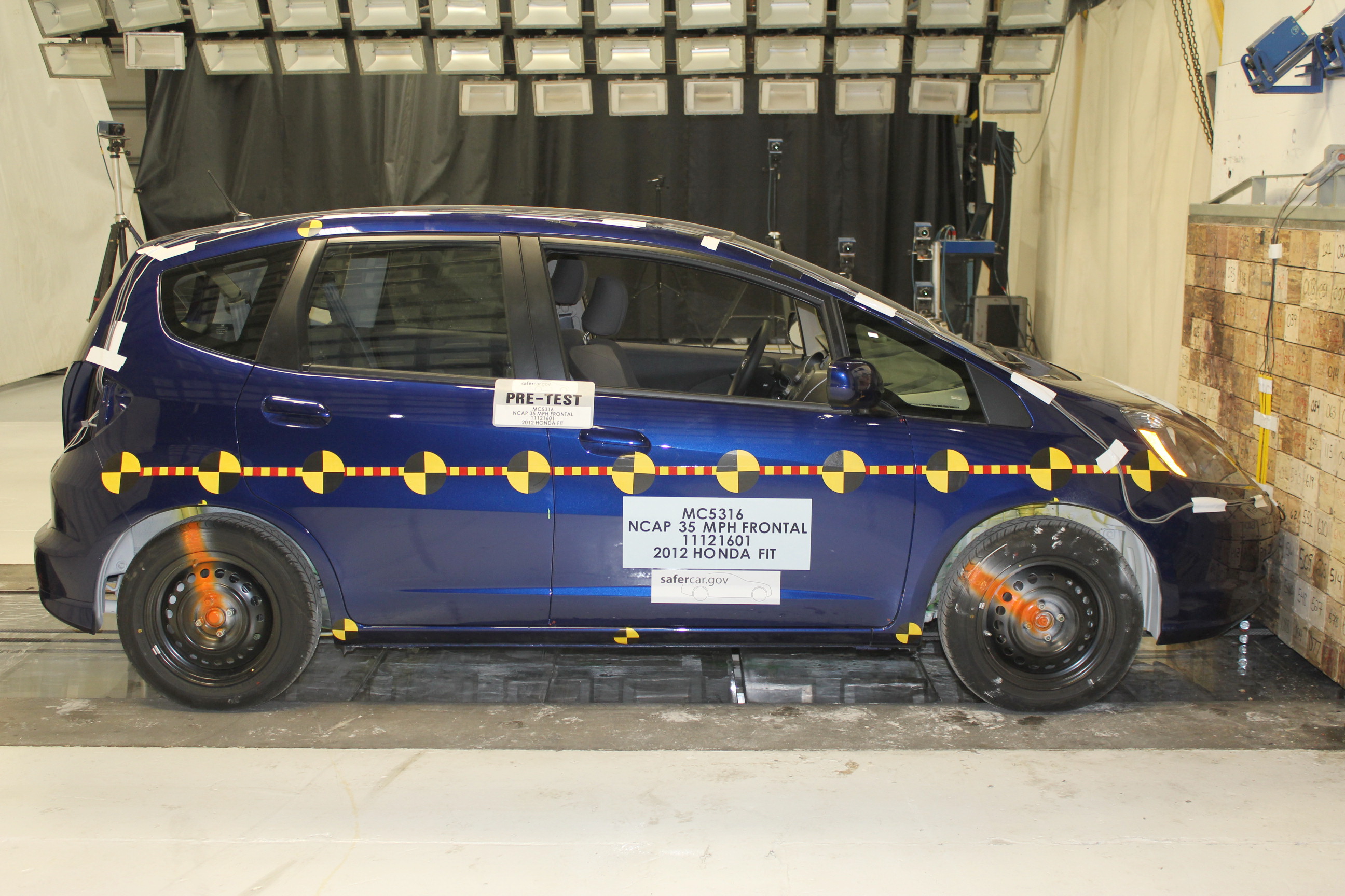 2012 HONDA FIT crash image 11