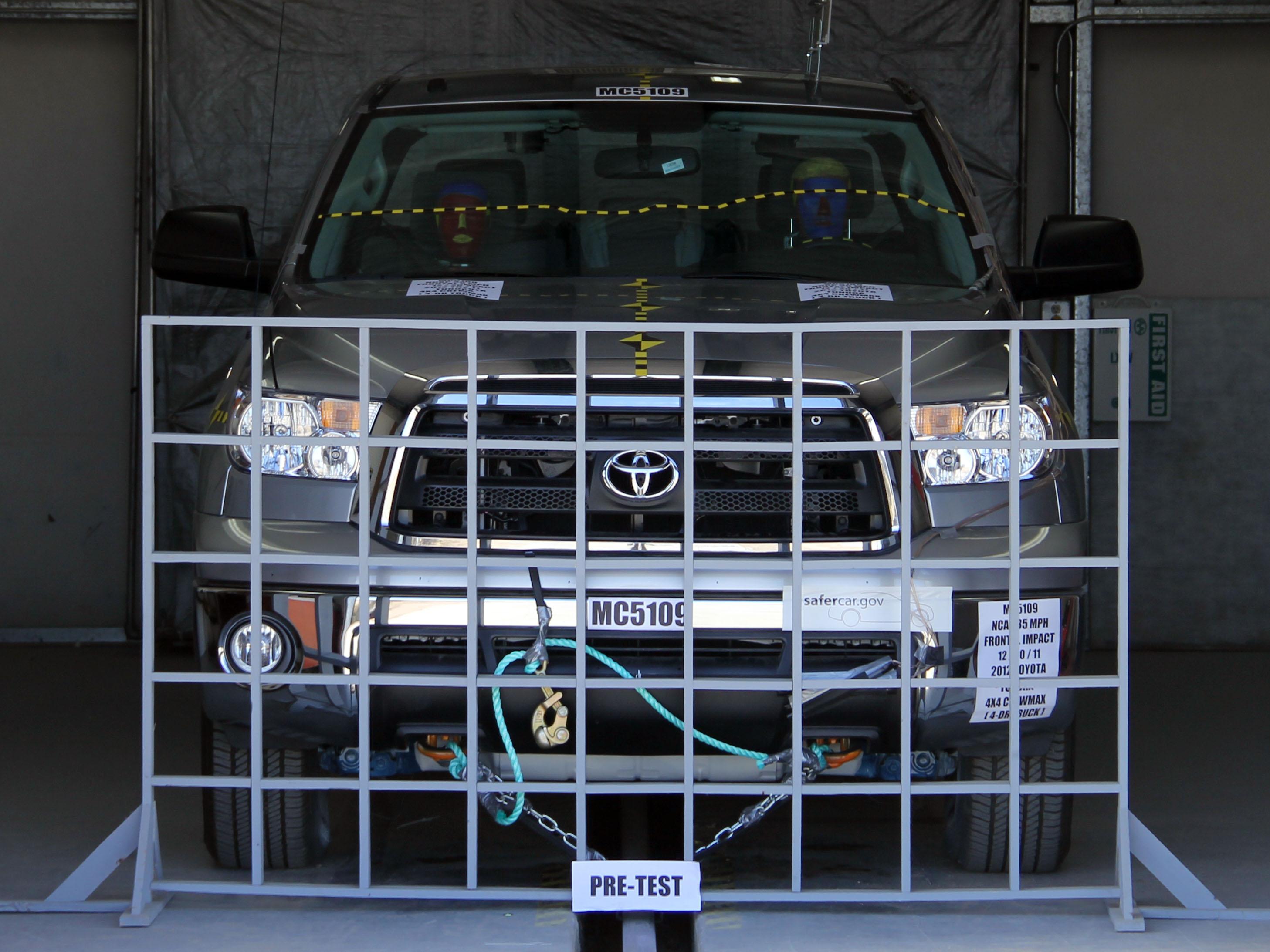 2012 TOYOTA TUNDRA crash-test photo