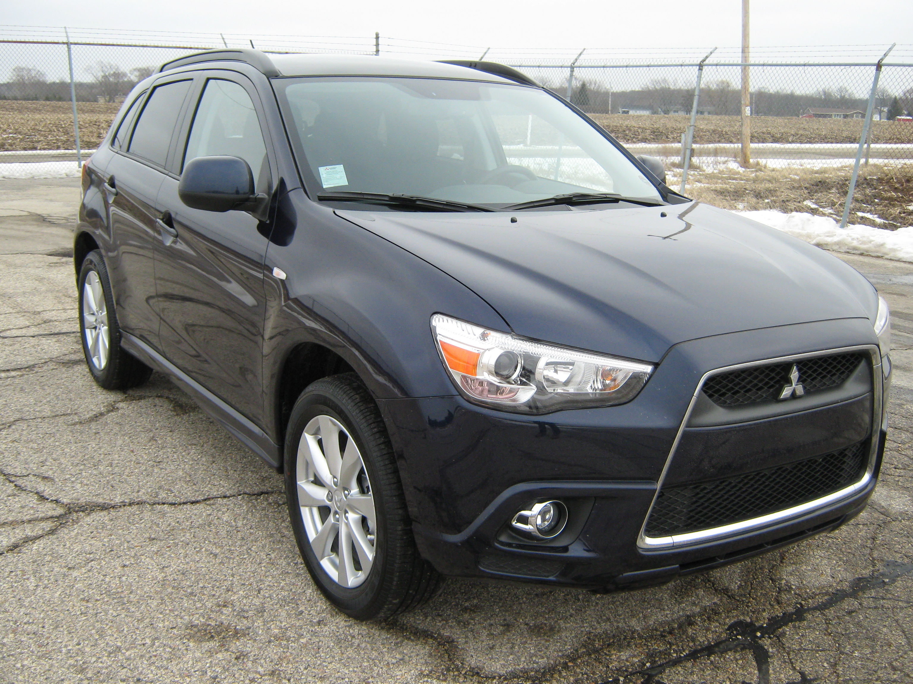 2012 MITSUBISHI OUTLANDER crash-test photo