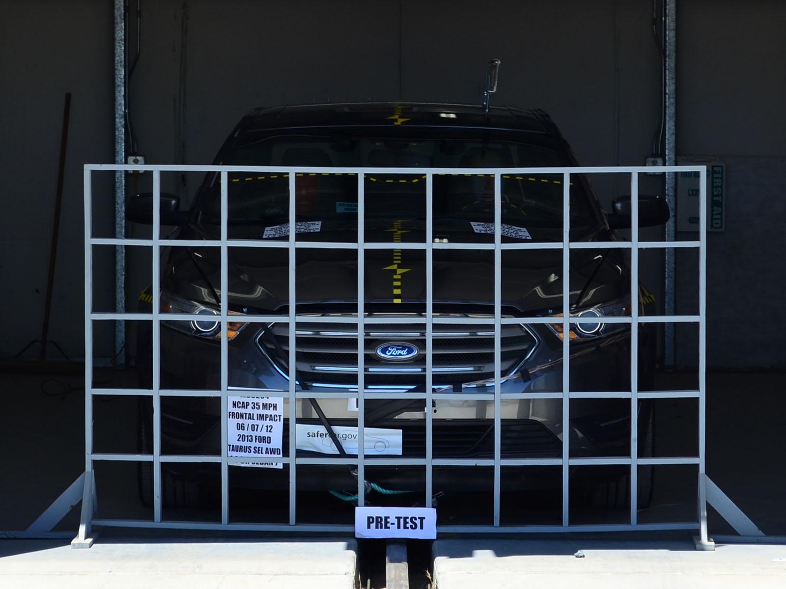 2013 FORD TAURUS crash image