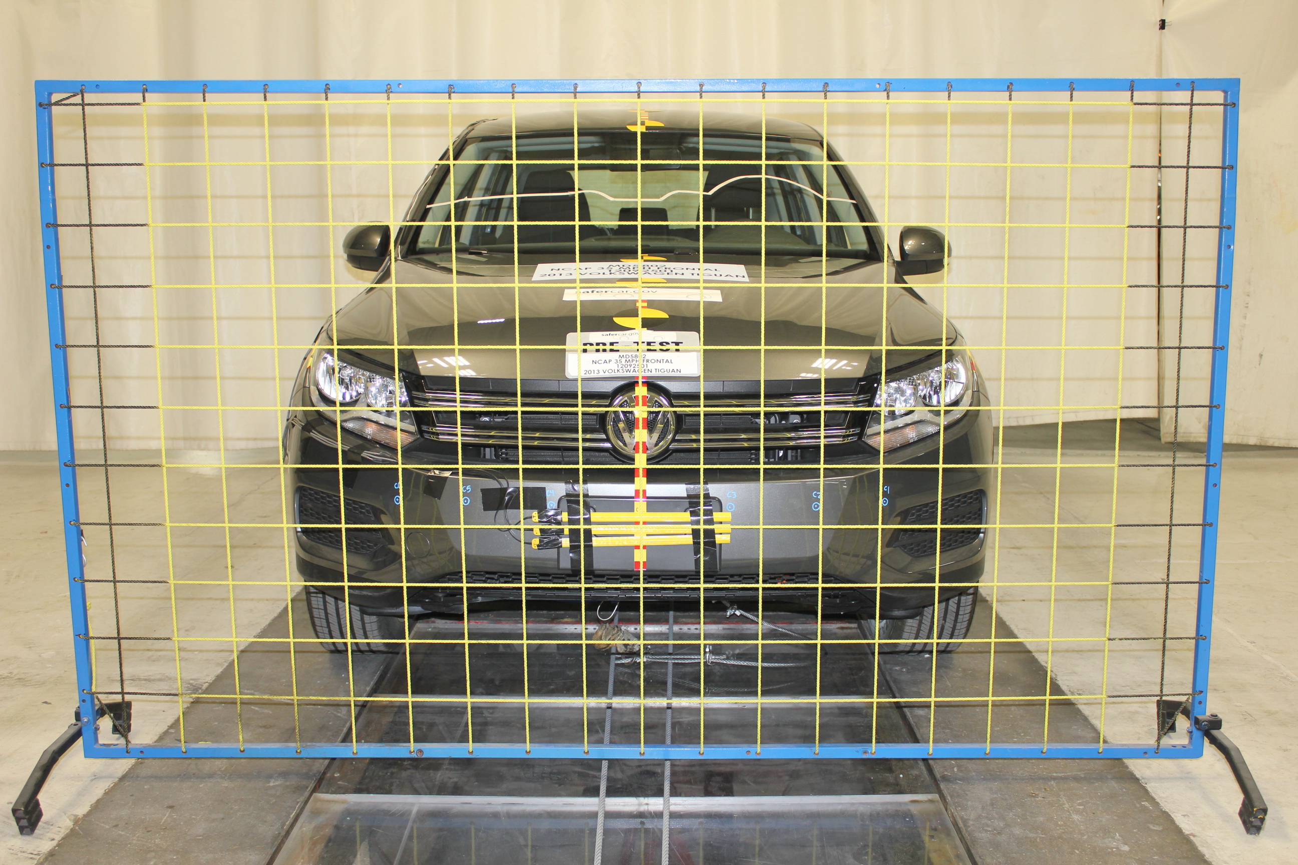 2013 VOLKSWAGEN TIGUAN crash image