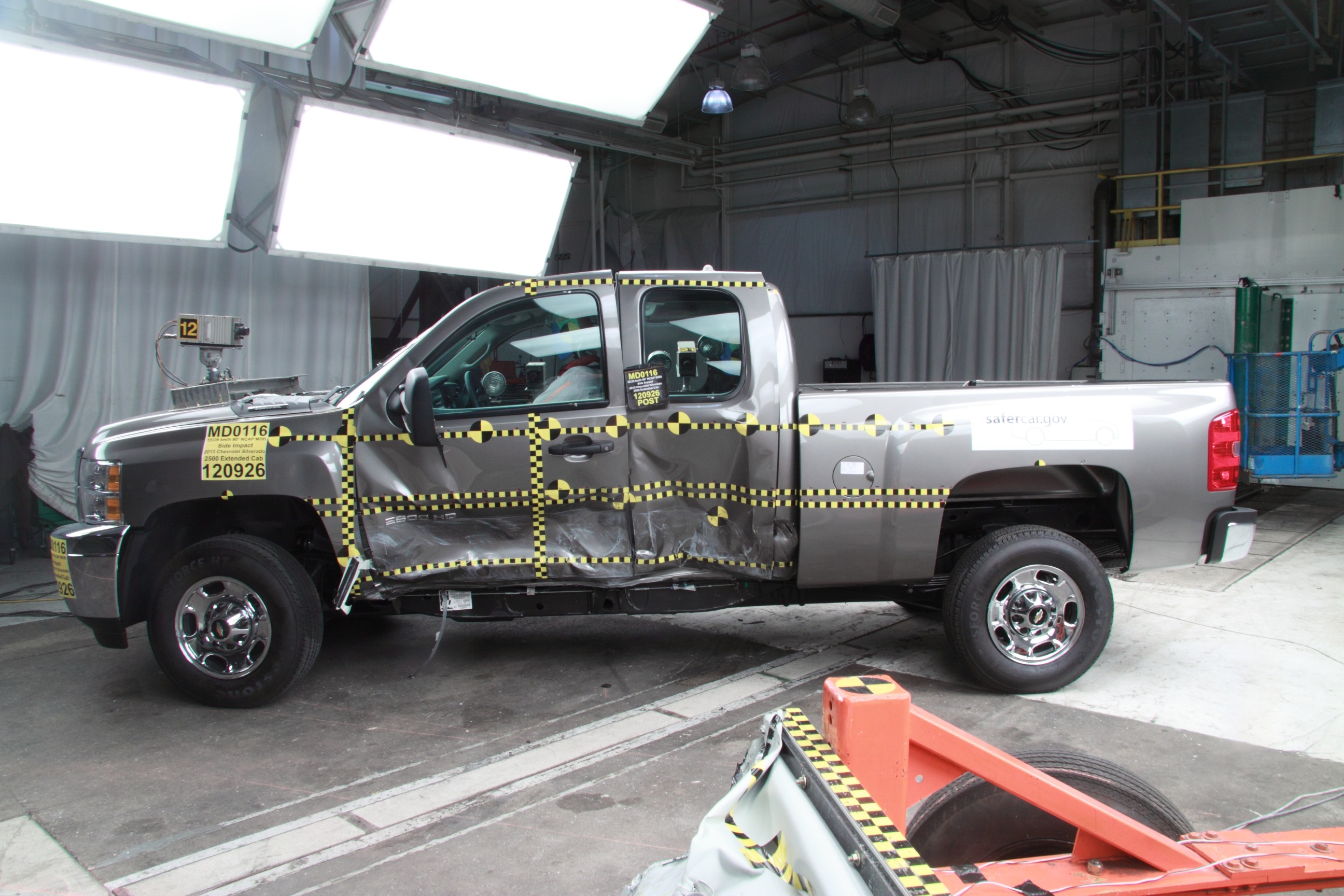 2013 CHEVROLET SILVERADO2500 crash-test photo