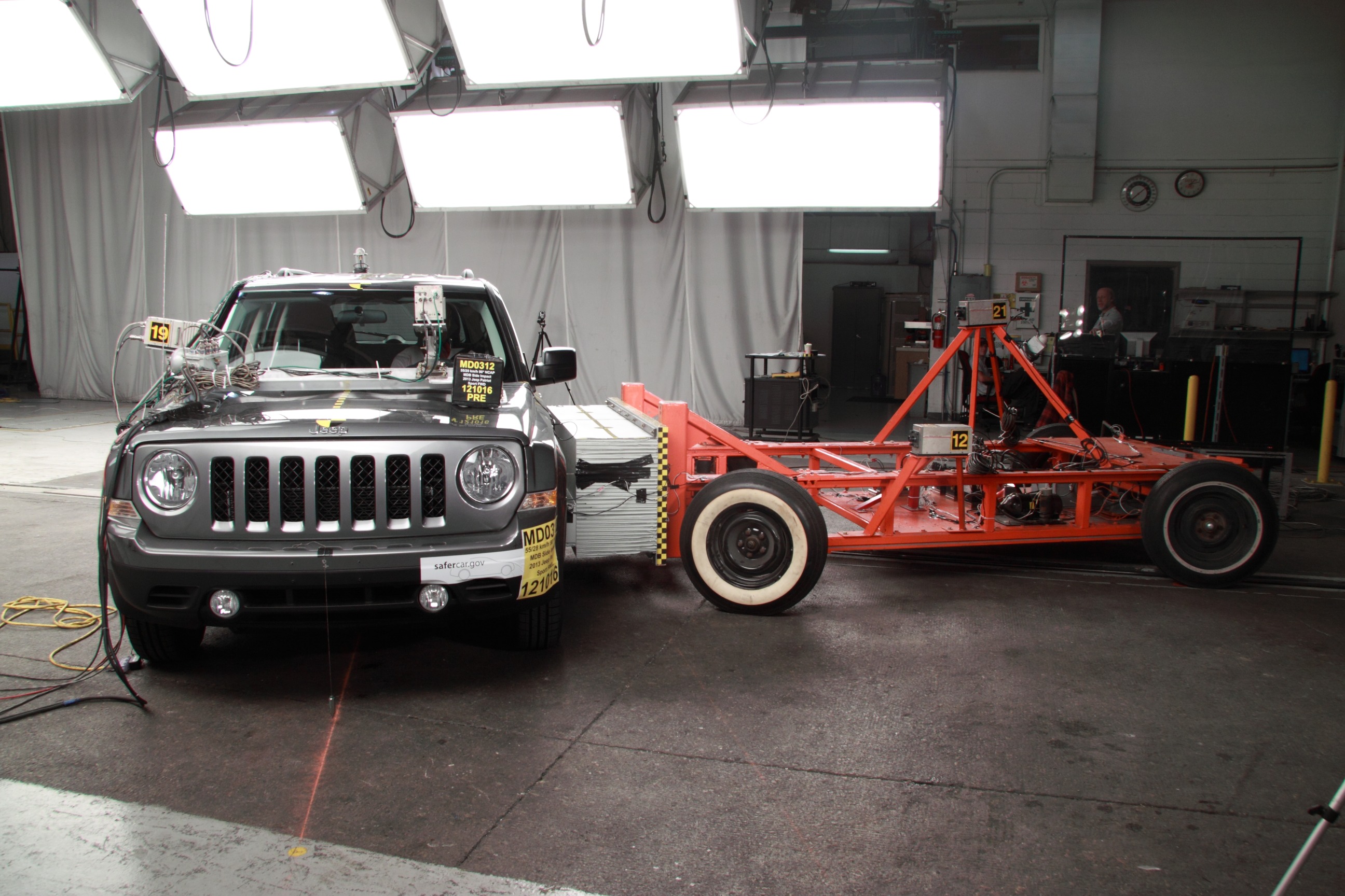 2013 JEEP PATRIOT crash image 18