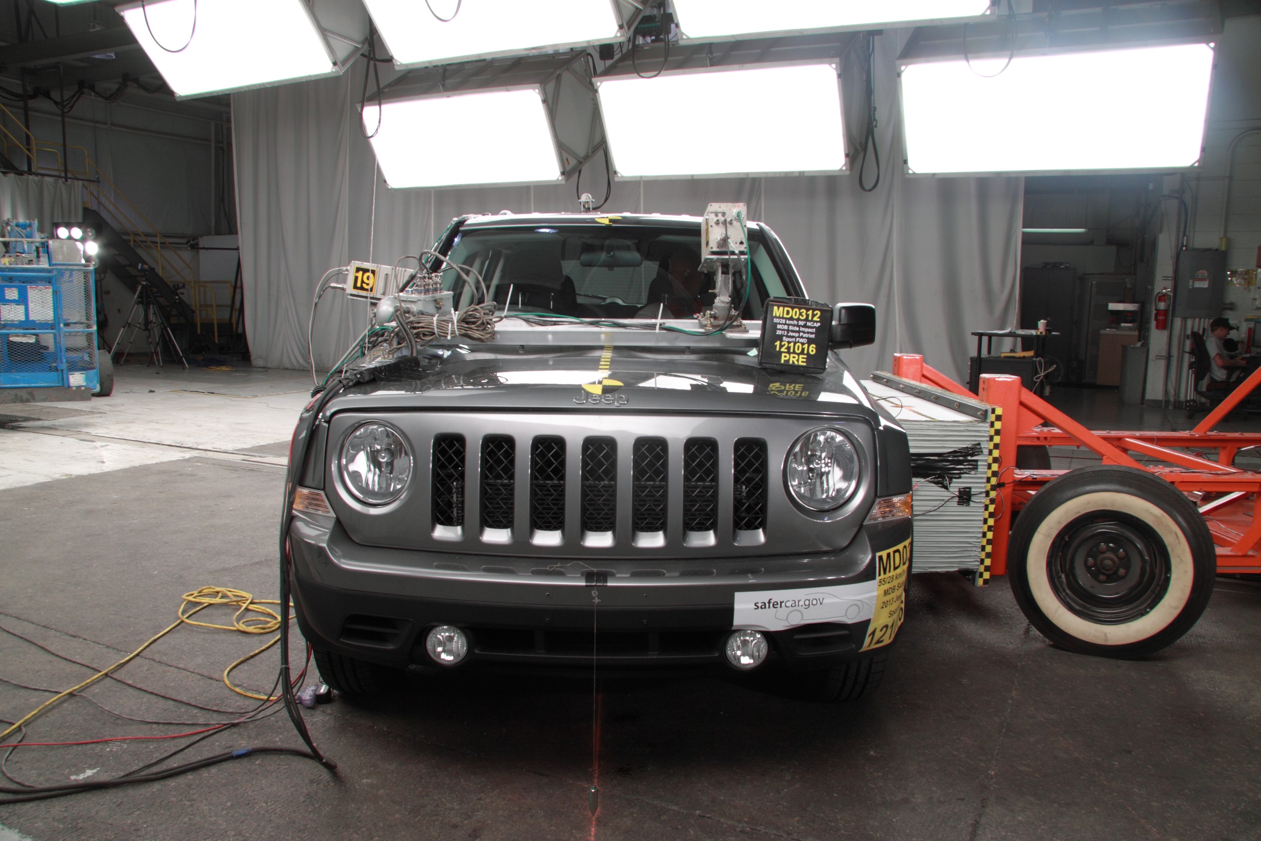 2013 JEEP PATRIOT crash image 4