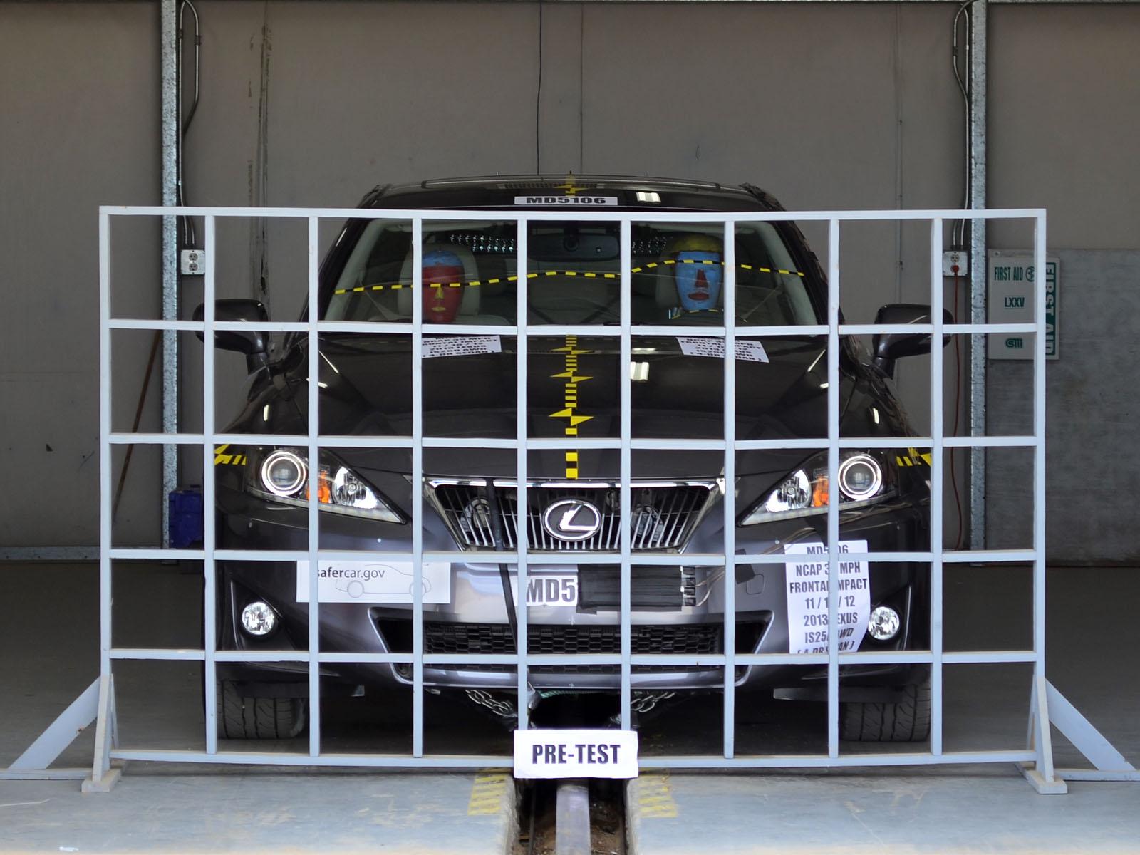 2013 LEXUS IS250 crash-test photo