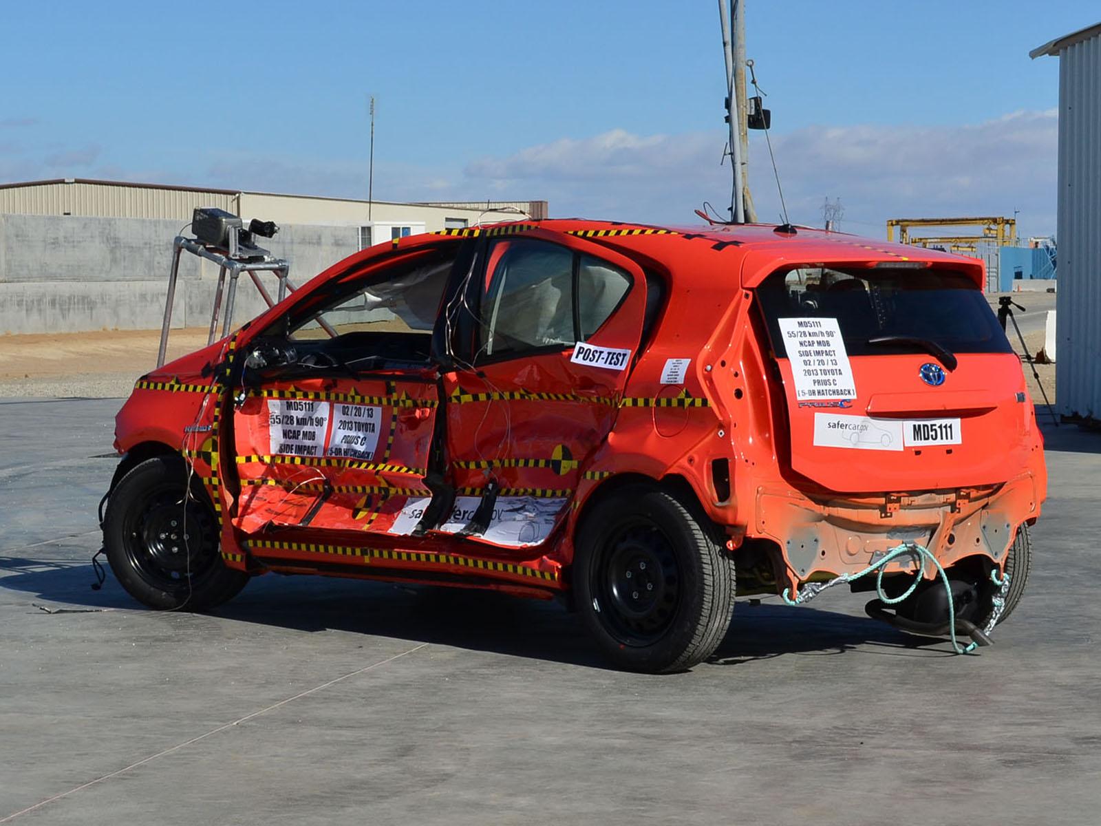 2013 TOYOTA PRIUS C crash image 10