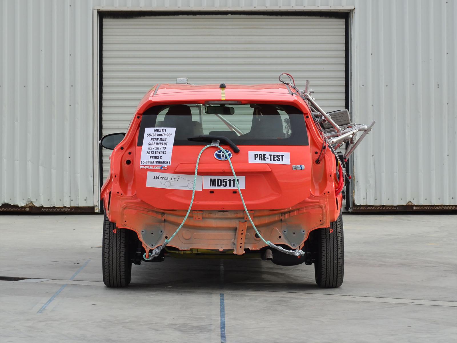 2013 TOYOTA PRIUS C crash image 11