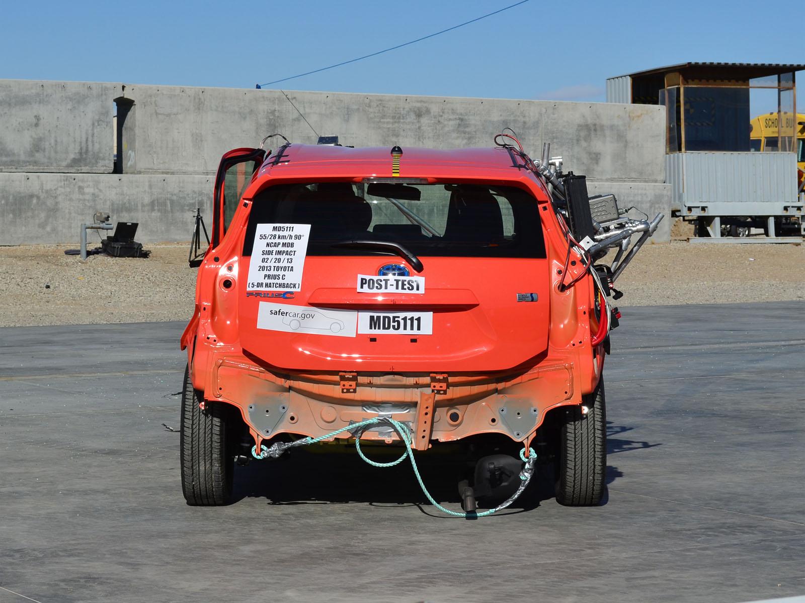 2013 TOYOTA PRIUS C crash image 12