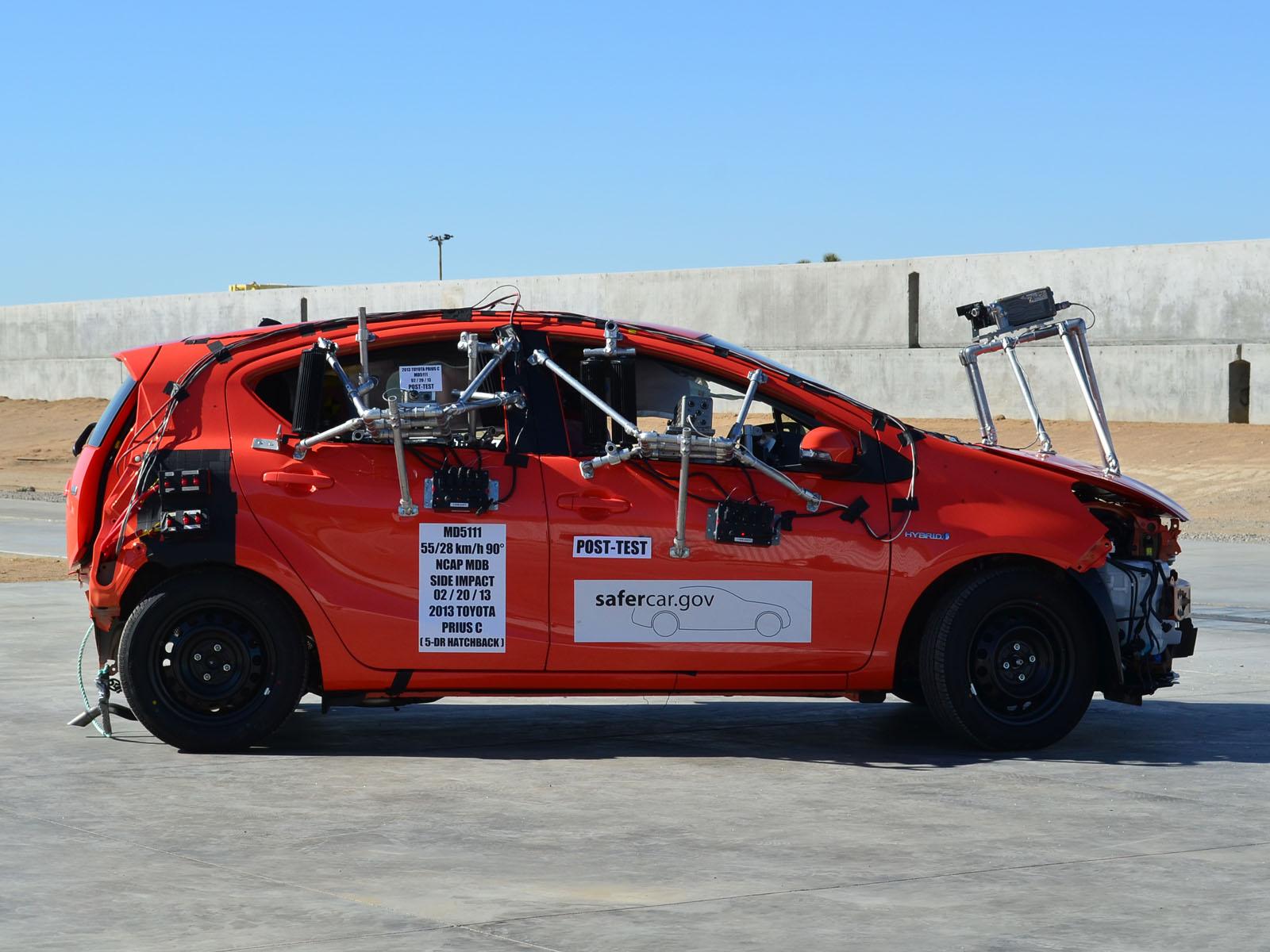 2013 TOYOTA PRIUS C crash image 14