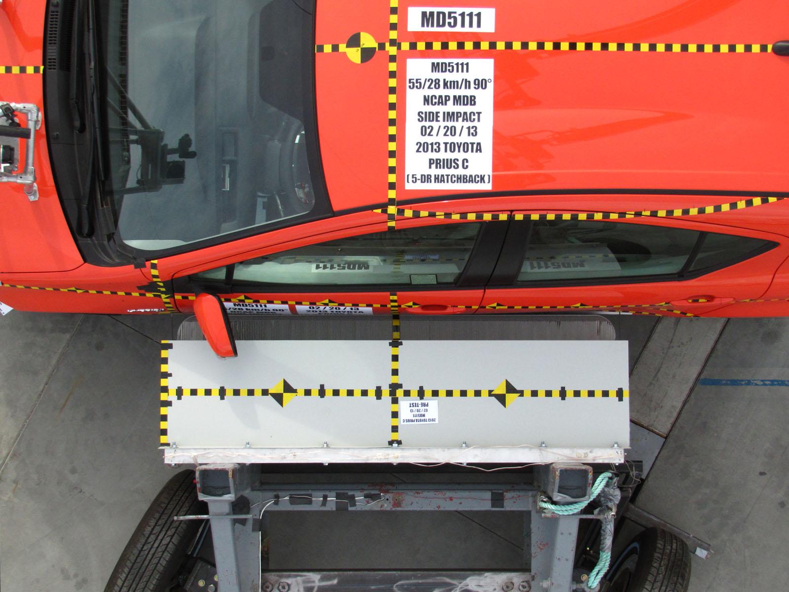 2013 TOYOTA PRIUS C crash image 15