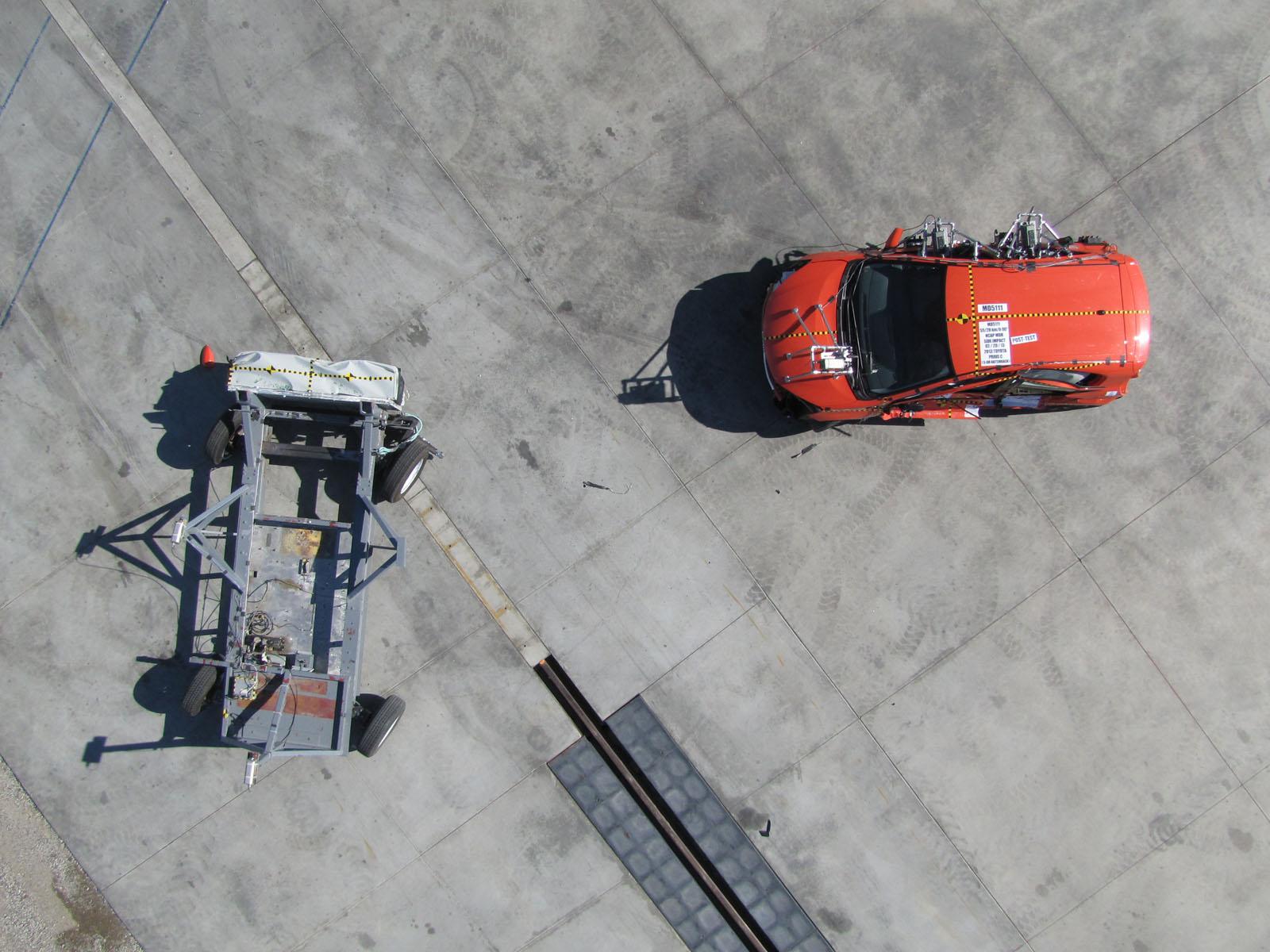 2013 TOYOTA PRIUS C crash image 16