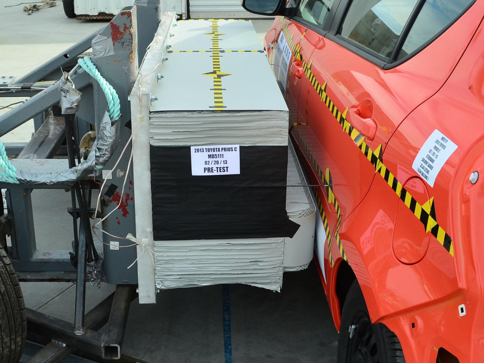 2013 TOYOTA PRIUS C crash image 18