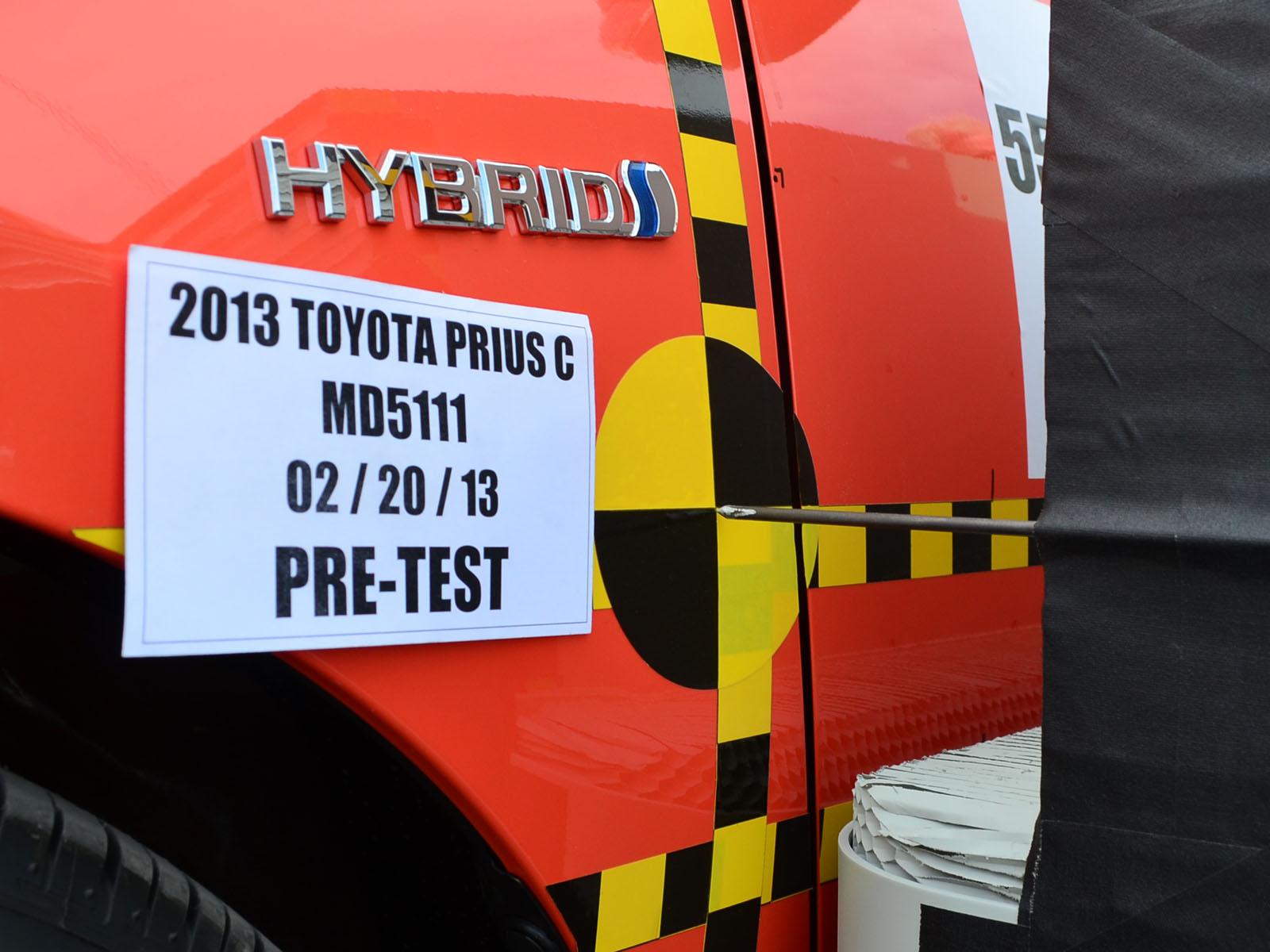 2013 TOYOTA PRIUS C crash image 19