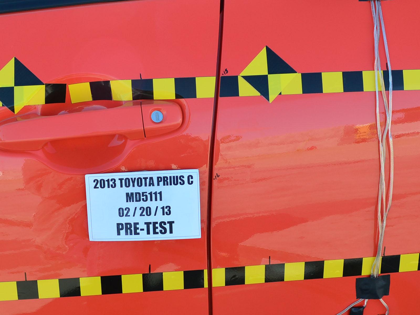 2013 TOYOTA PRIUS C crash image 21