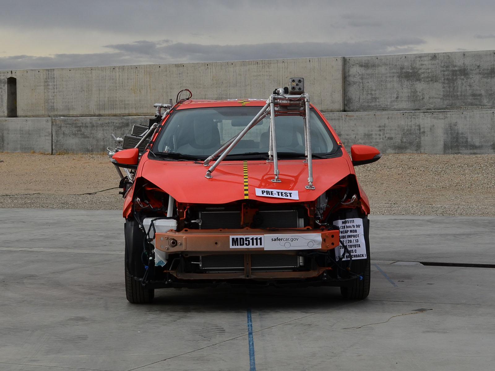 2013 TOYOTA PRIUS C crash image 3