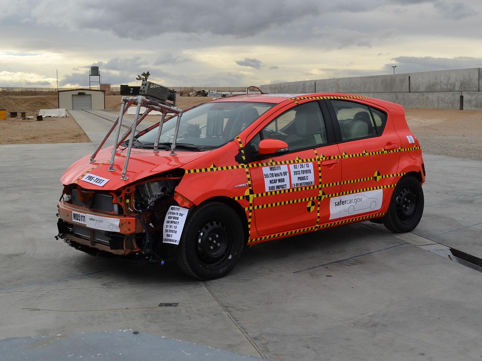 2013 TOYOTA PRIUS C crash image 5