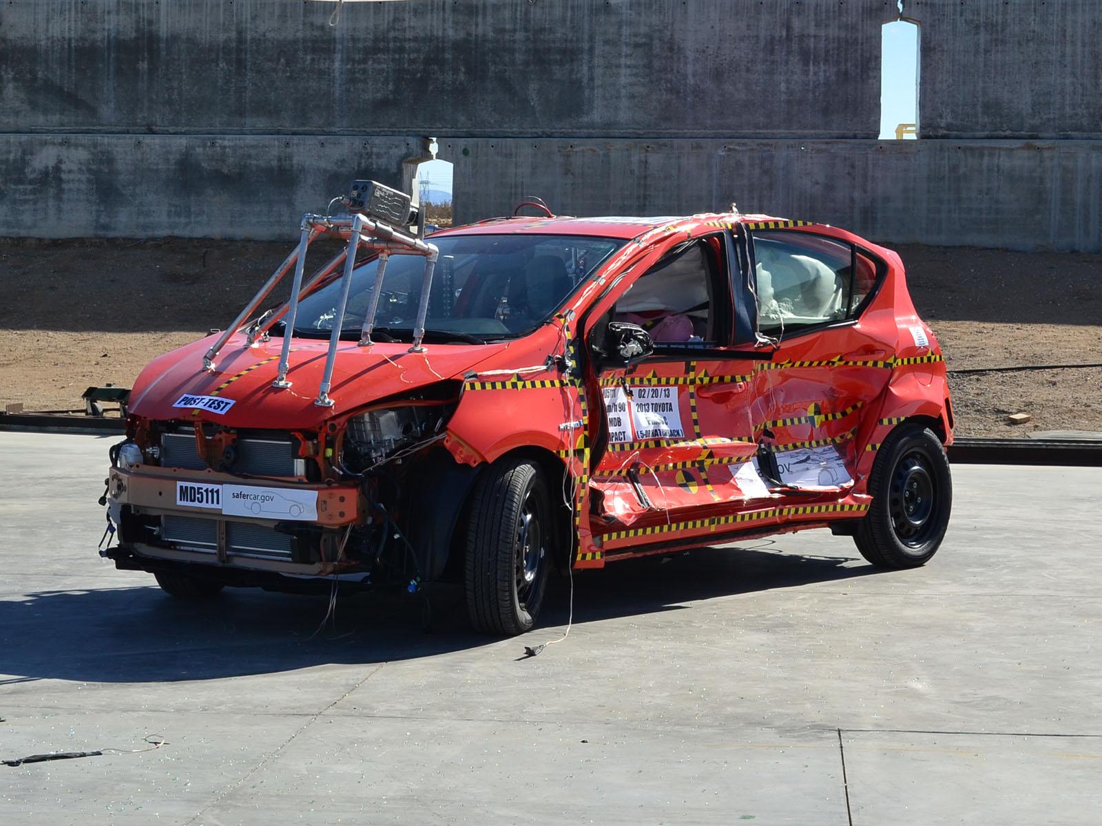 2013 TOYOTA PRIUS C crash image 6