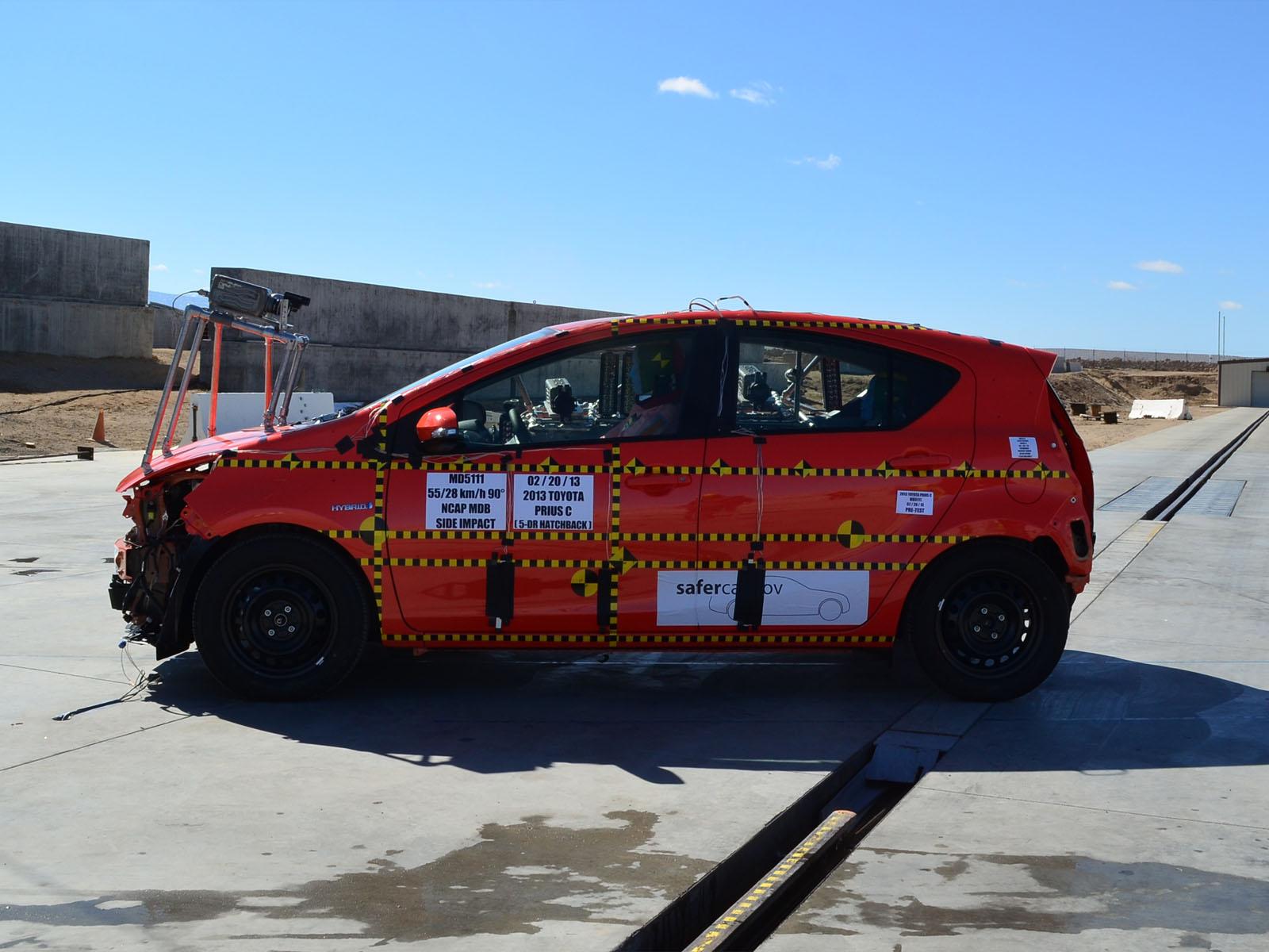 2013 TOYOTA PRIUS C crash image 7