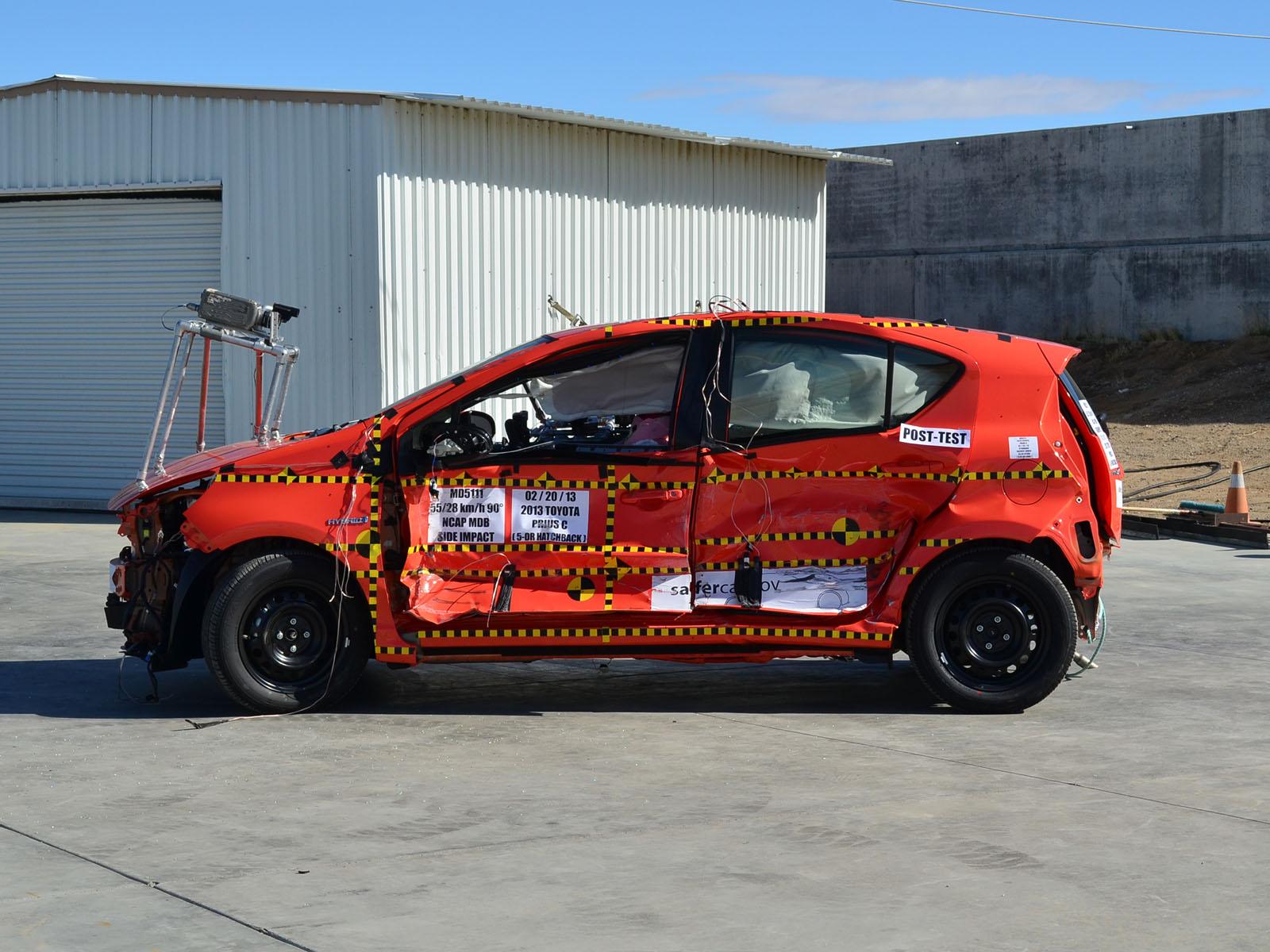 2013 TOYOTA PRIUS C crash image 8