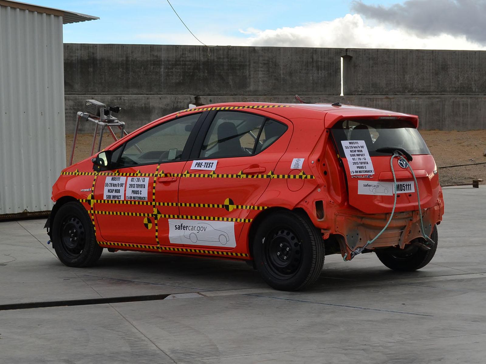 2013 TOYOTA PRIUS C crash image 9