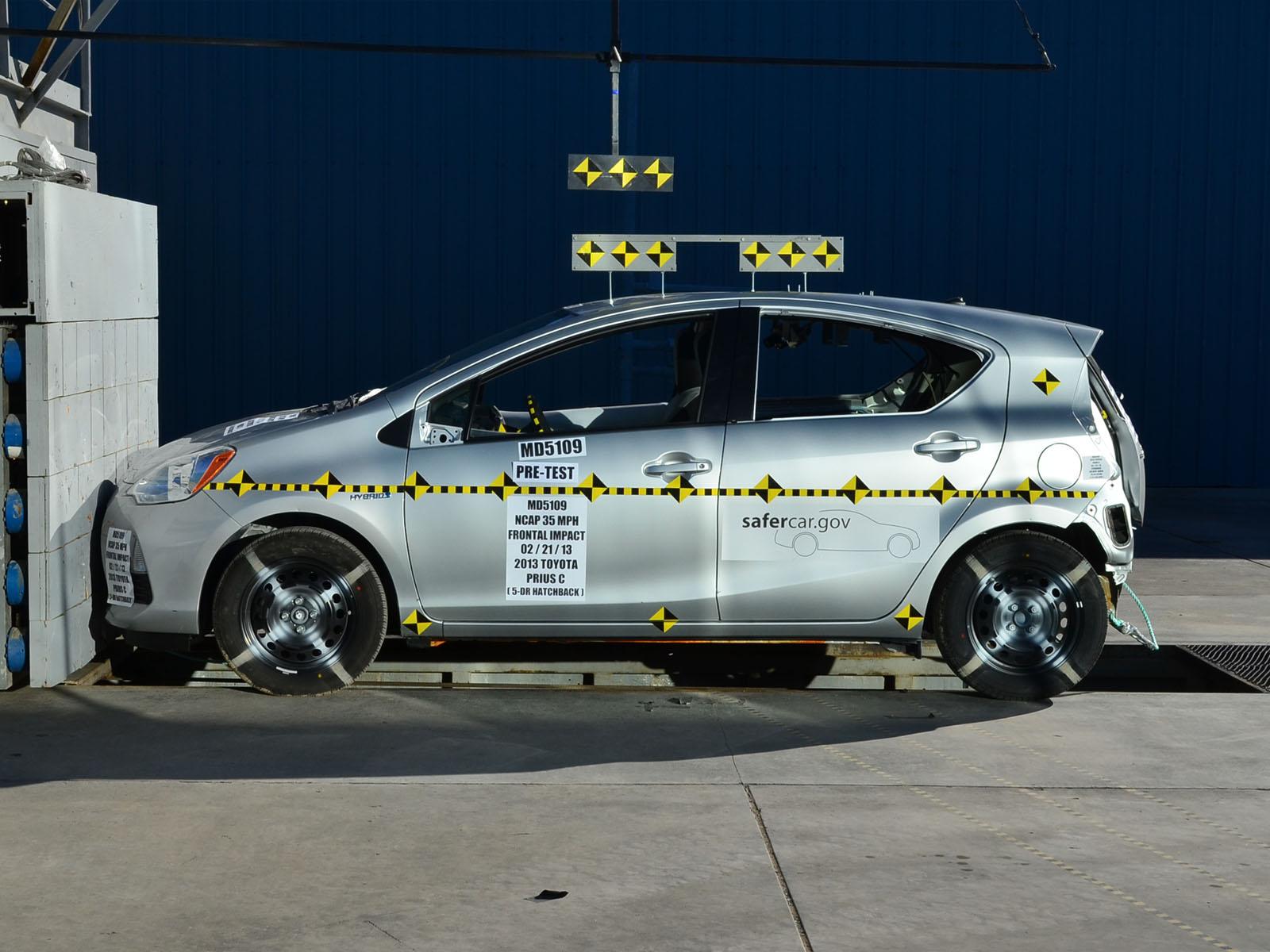 2013 TOYOTA PRIUS C crash image 10