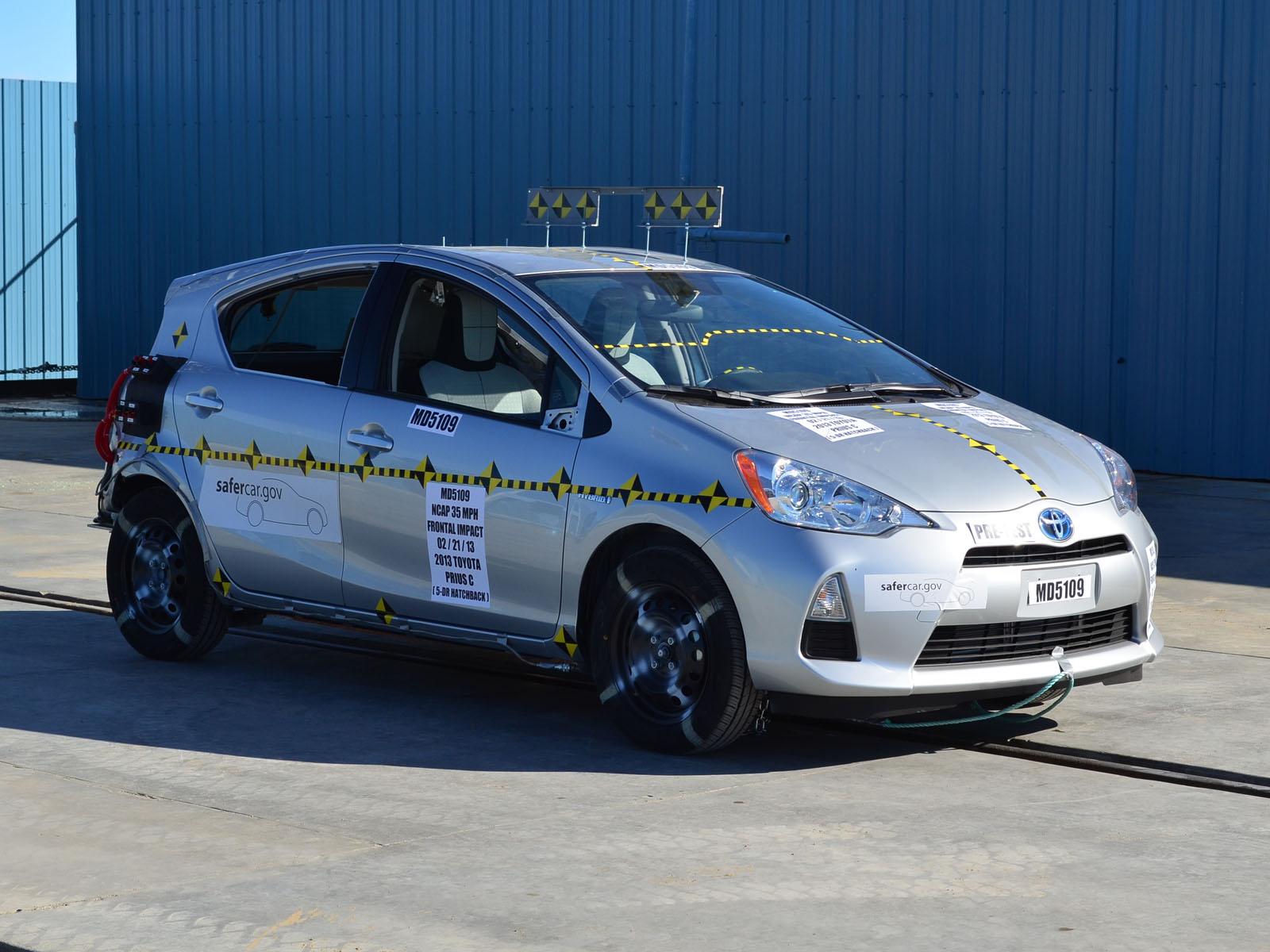 2013 TOYOTA PRIUS C crash image 14
