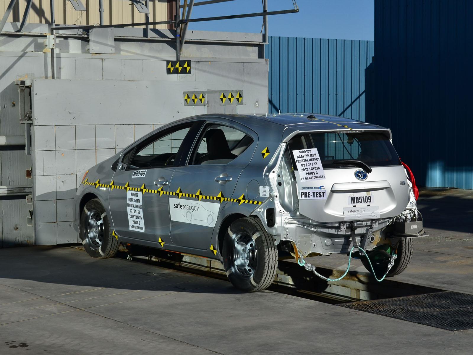 2013 TOYOTA PRIUS C crash image 16