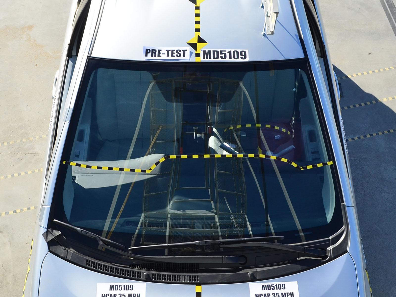 2013 TOYOTA PRIUS C crash image 18