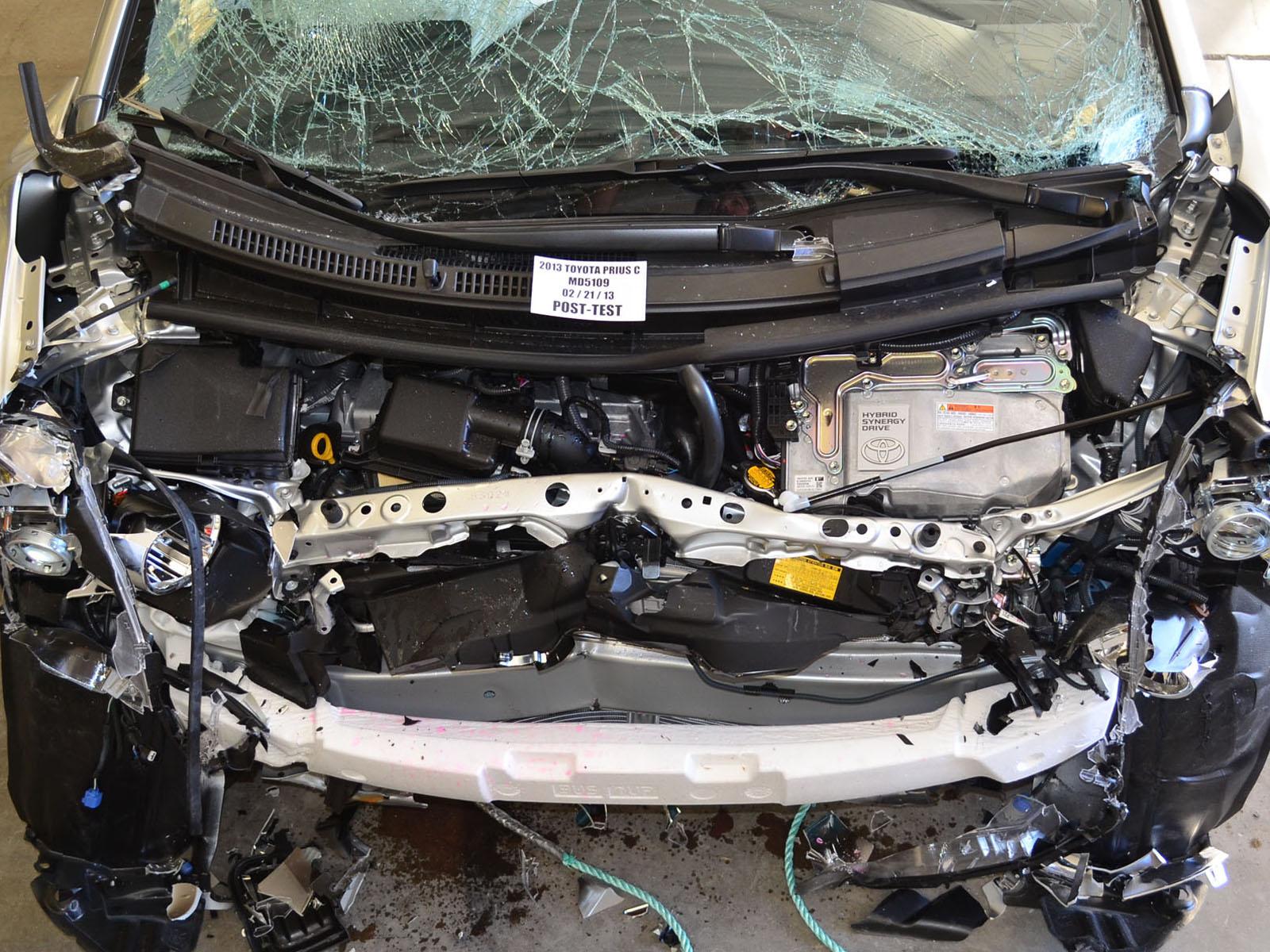2013 TOYOTA PRIUS C crash image 21