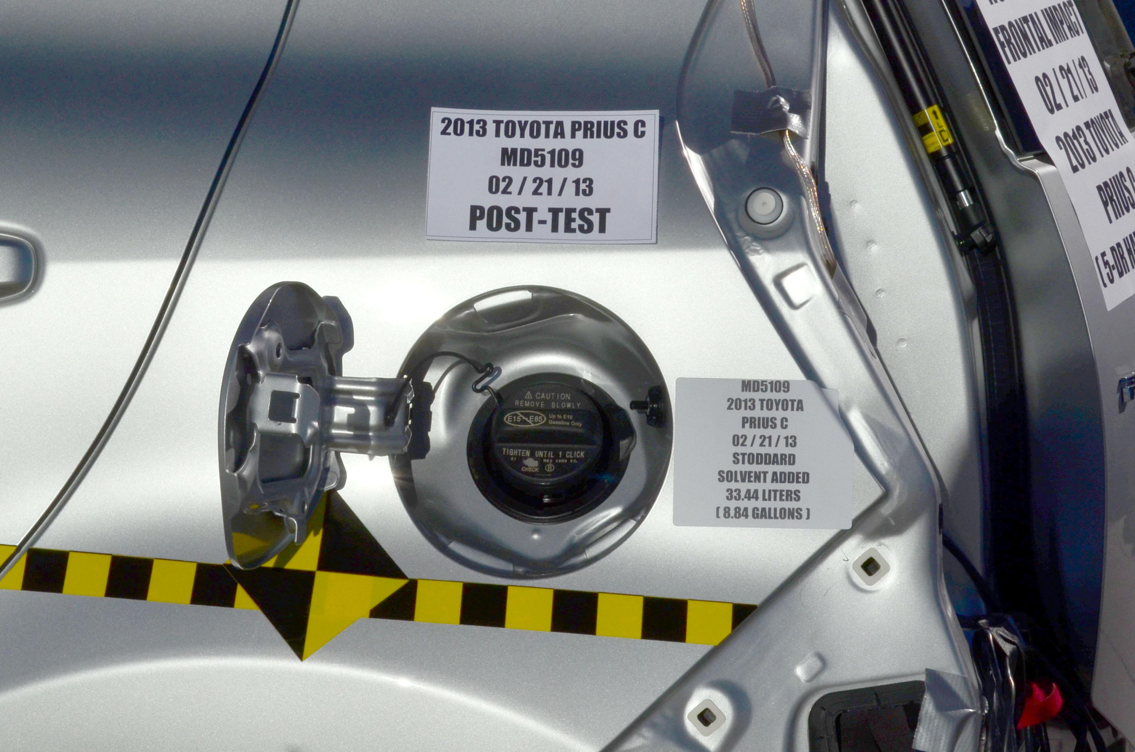 2013 TOYOTA PRIUS C crash image 23