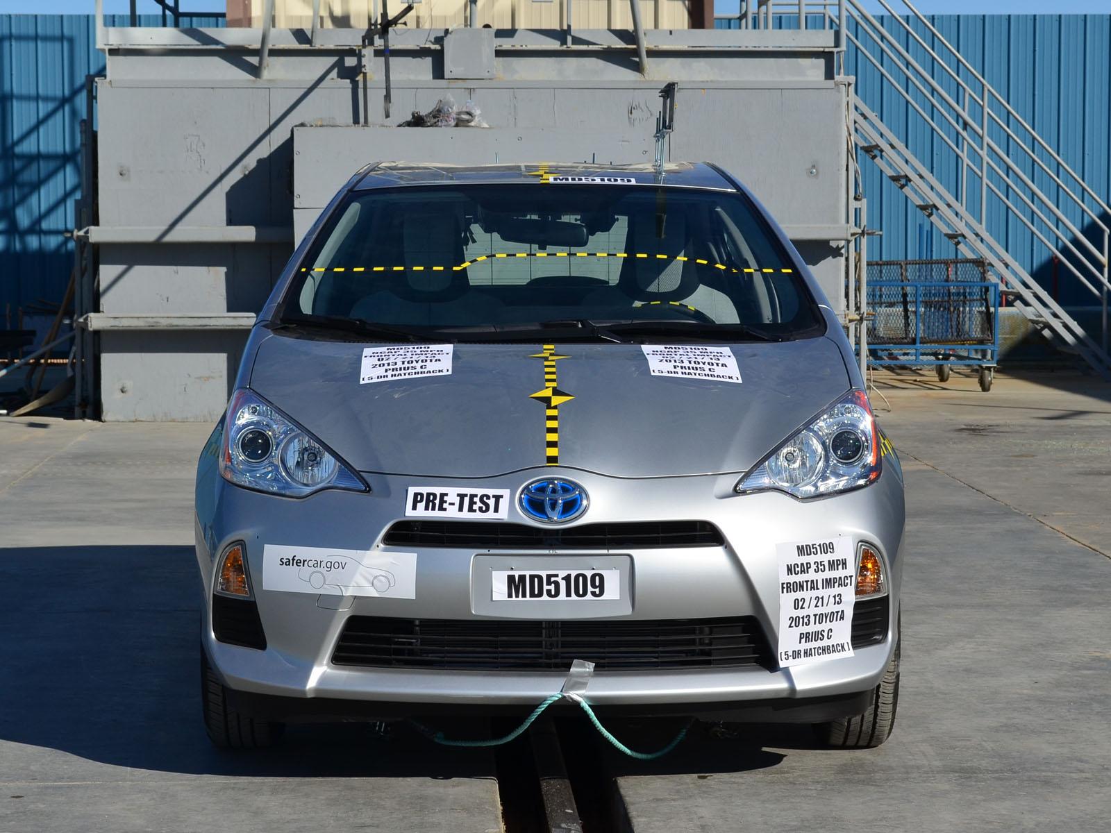 2013 TOYOTA PRIUS C crash image 8