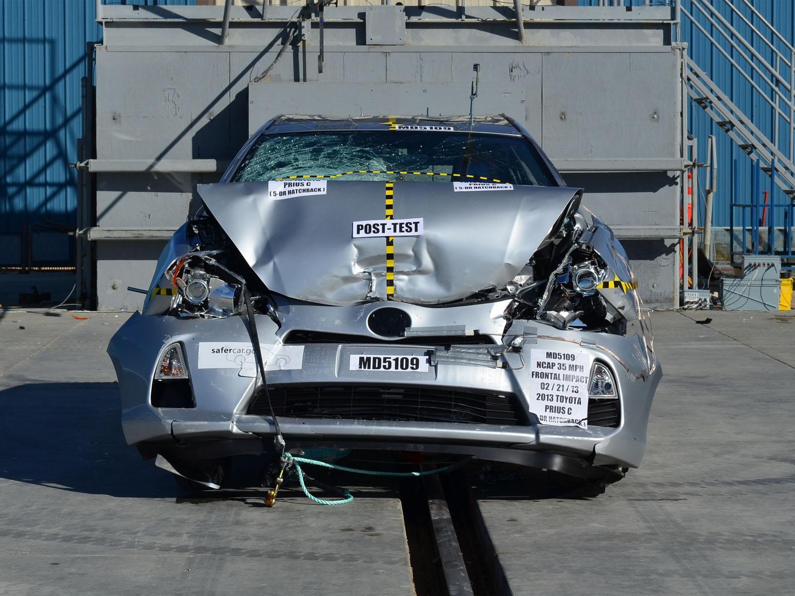 2013 TOYOTA PRIUS C crash image 9