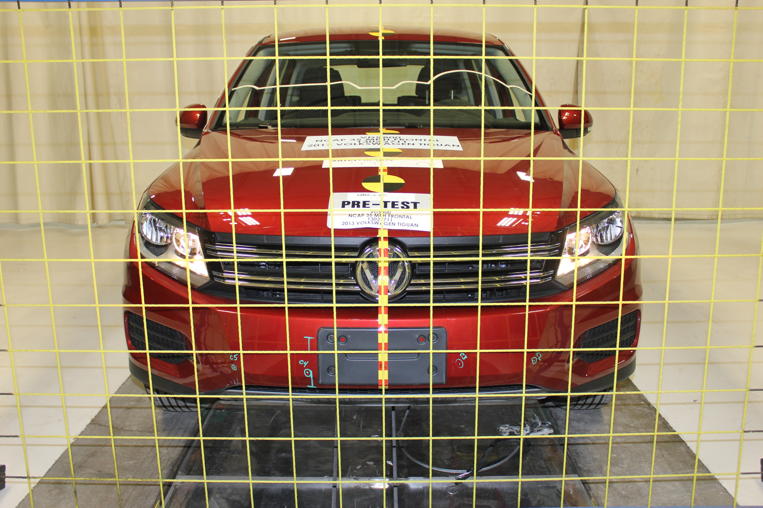 2013 VOLKSWAGEN TIGUAN crash image