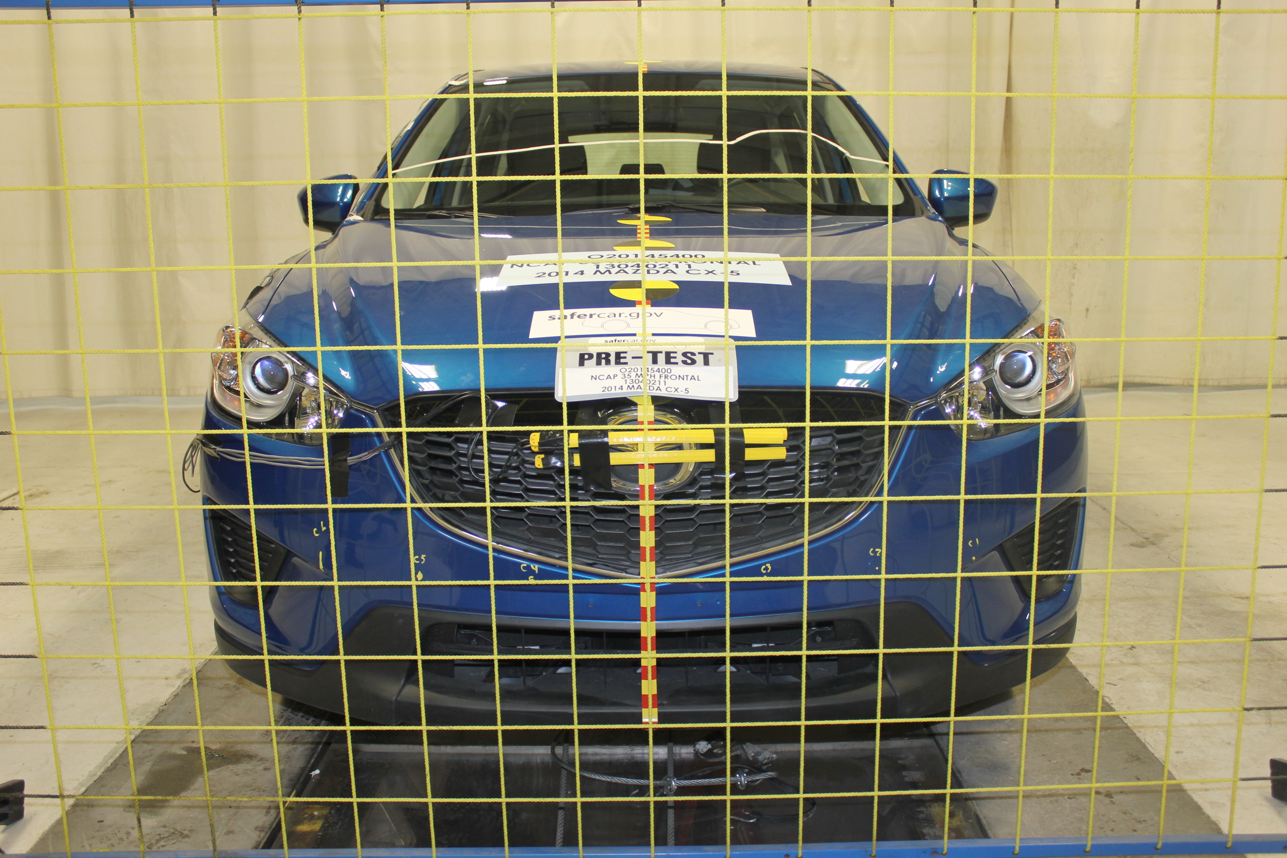 2014 MAZDA CX-5 crash-test photo