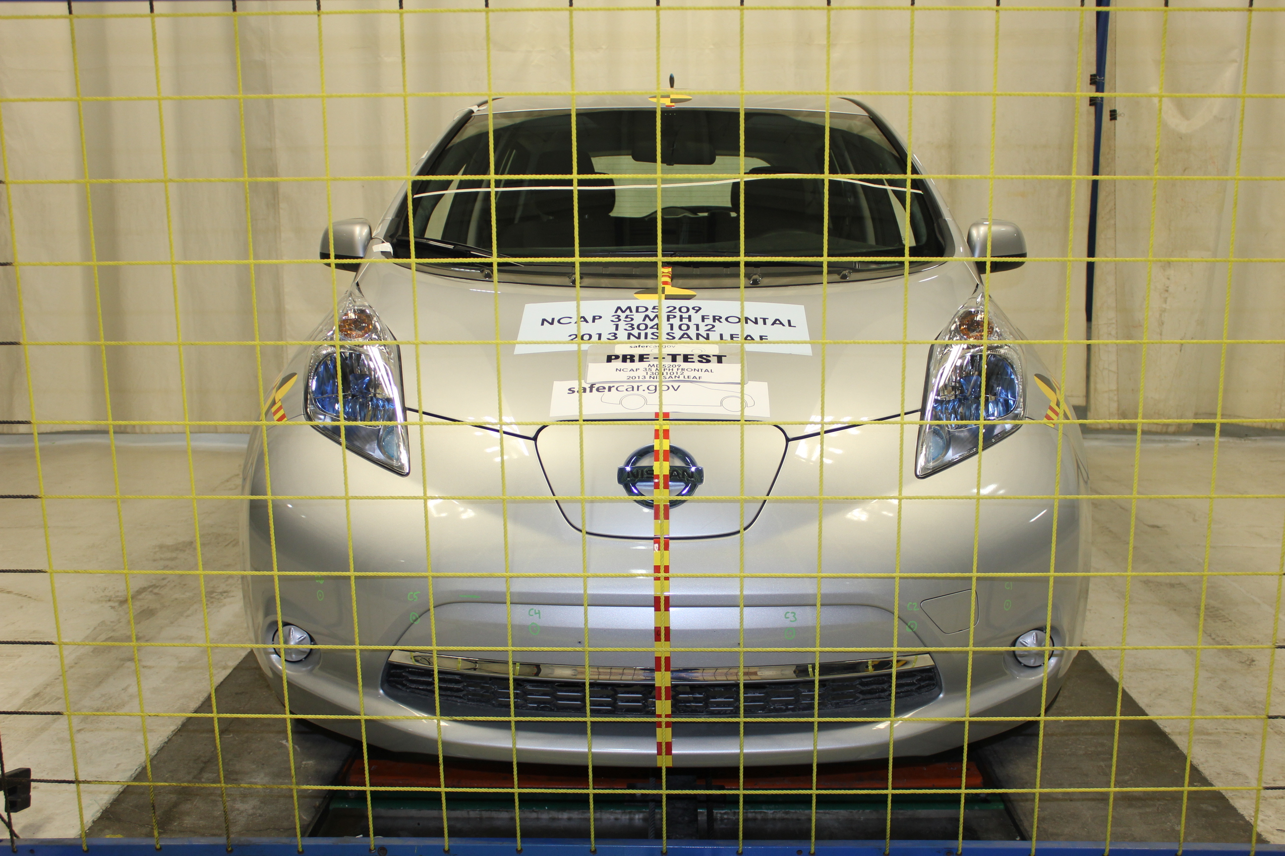 2013 NISSAN LEAF crash-test photo