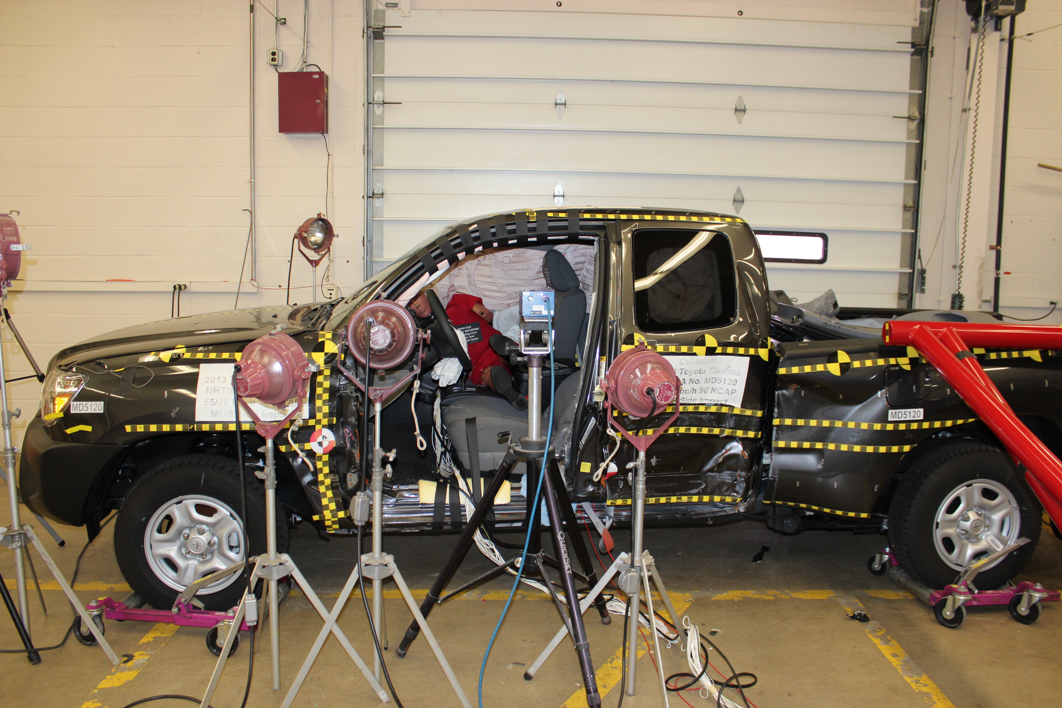 2013 TOYOTA TACOMA crash image