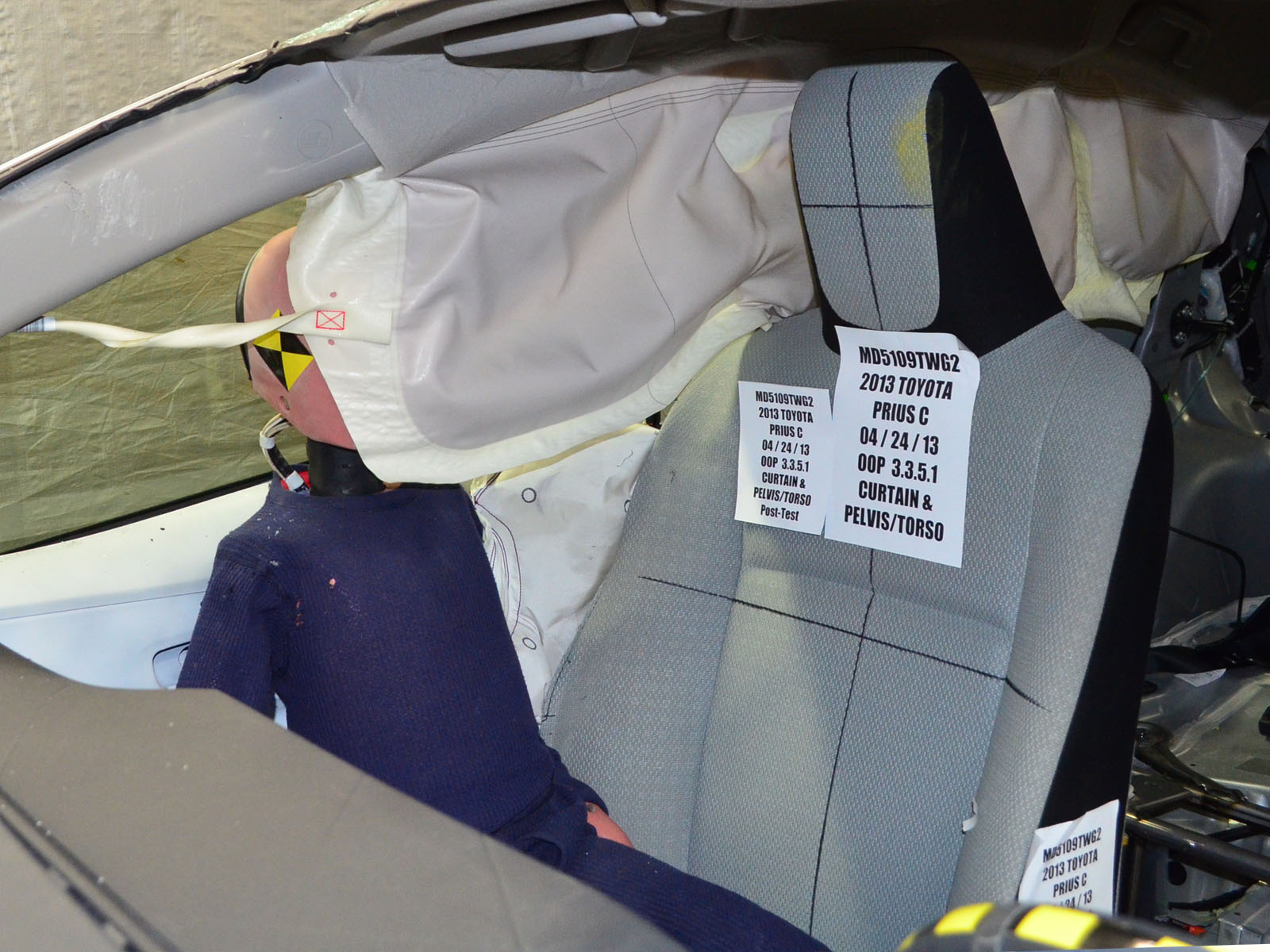 2013 TOYOTA PRIUS C crash image 10