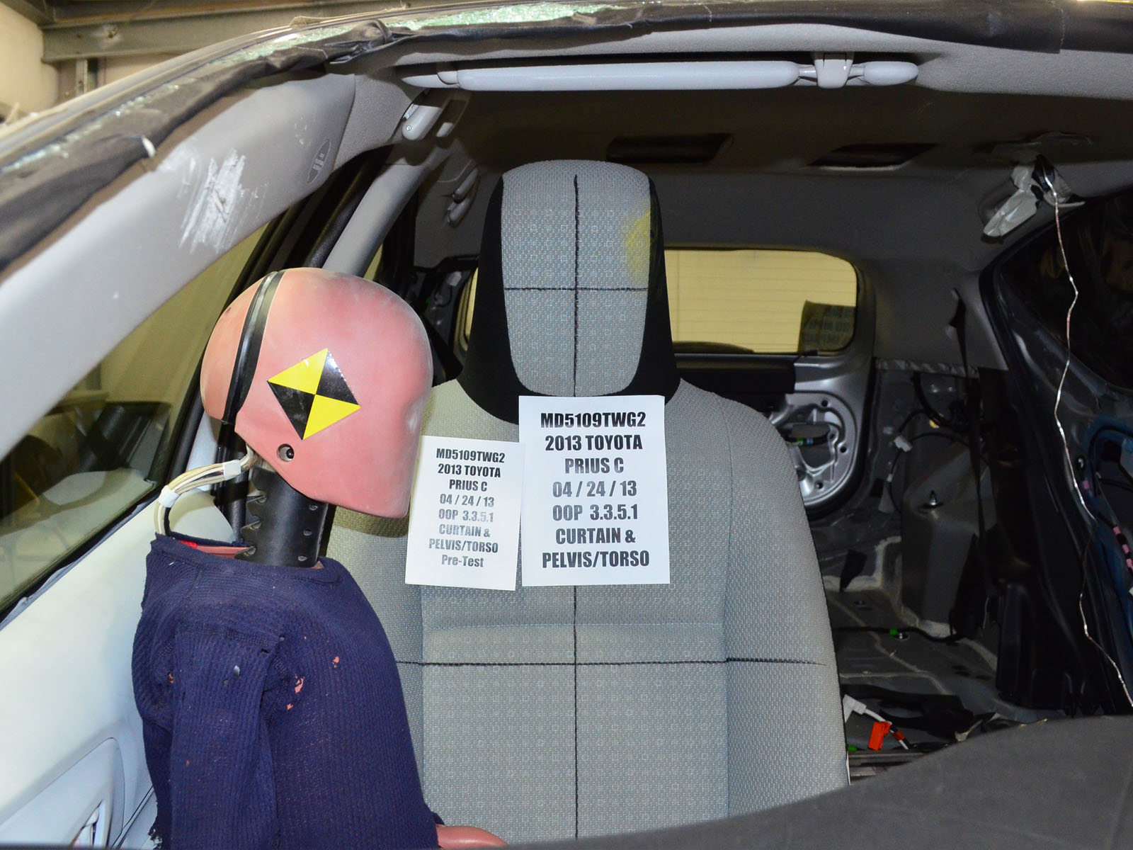 2013 TOYOTA PRIUS C crash image 11