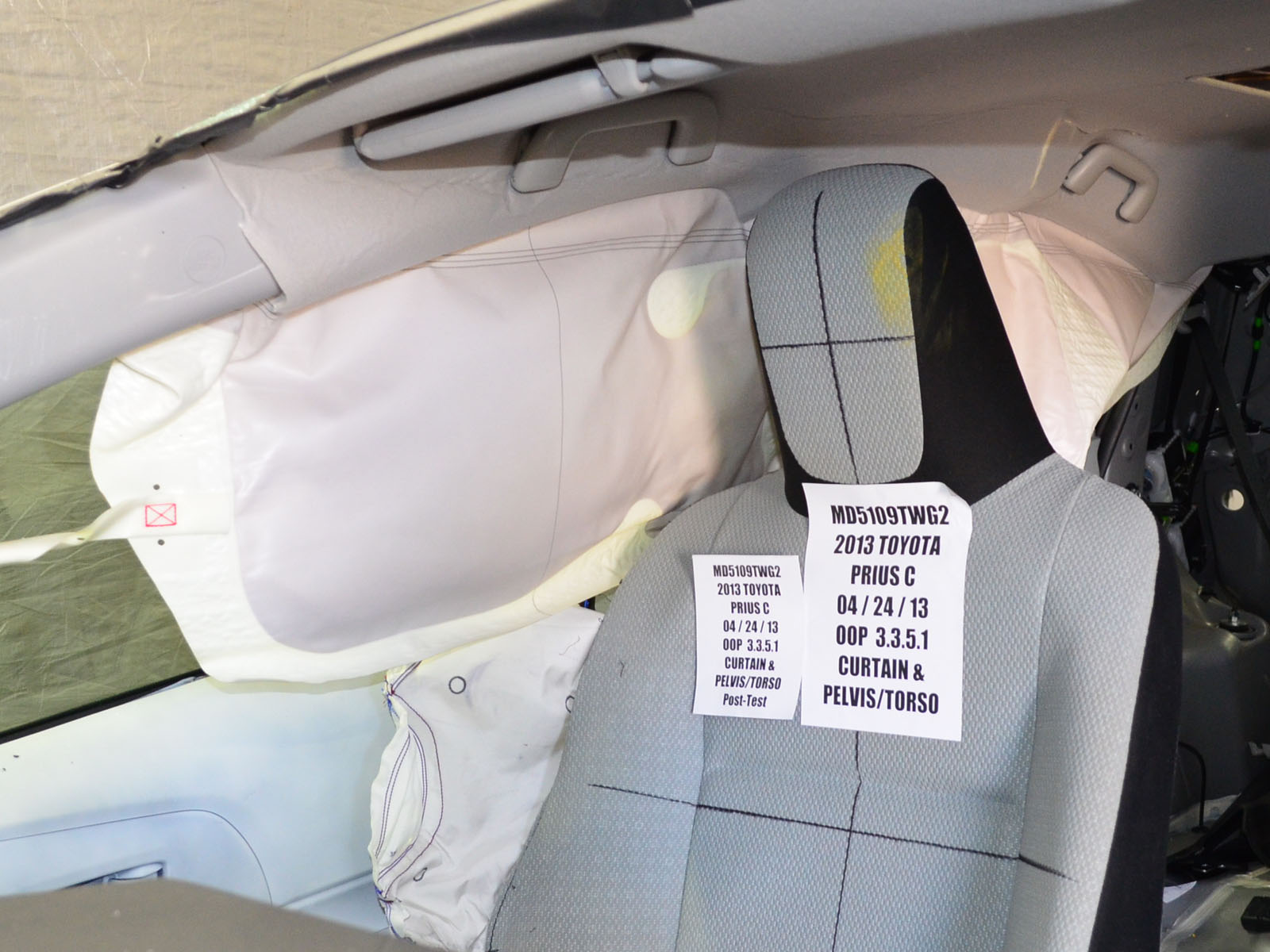 2013 TOYOTA PRIUS C crash image 14