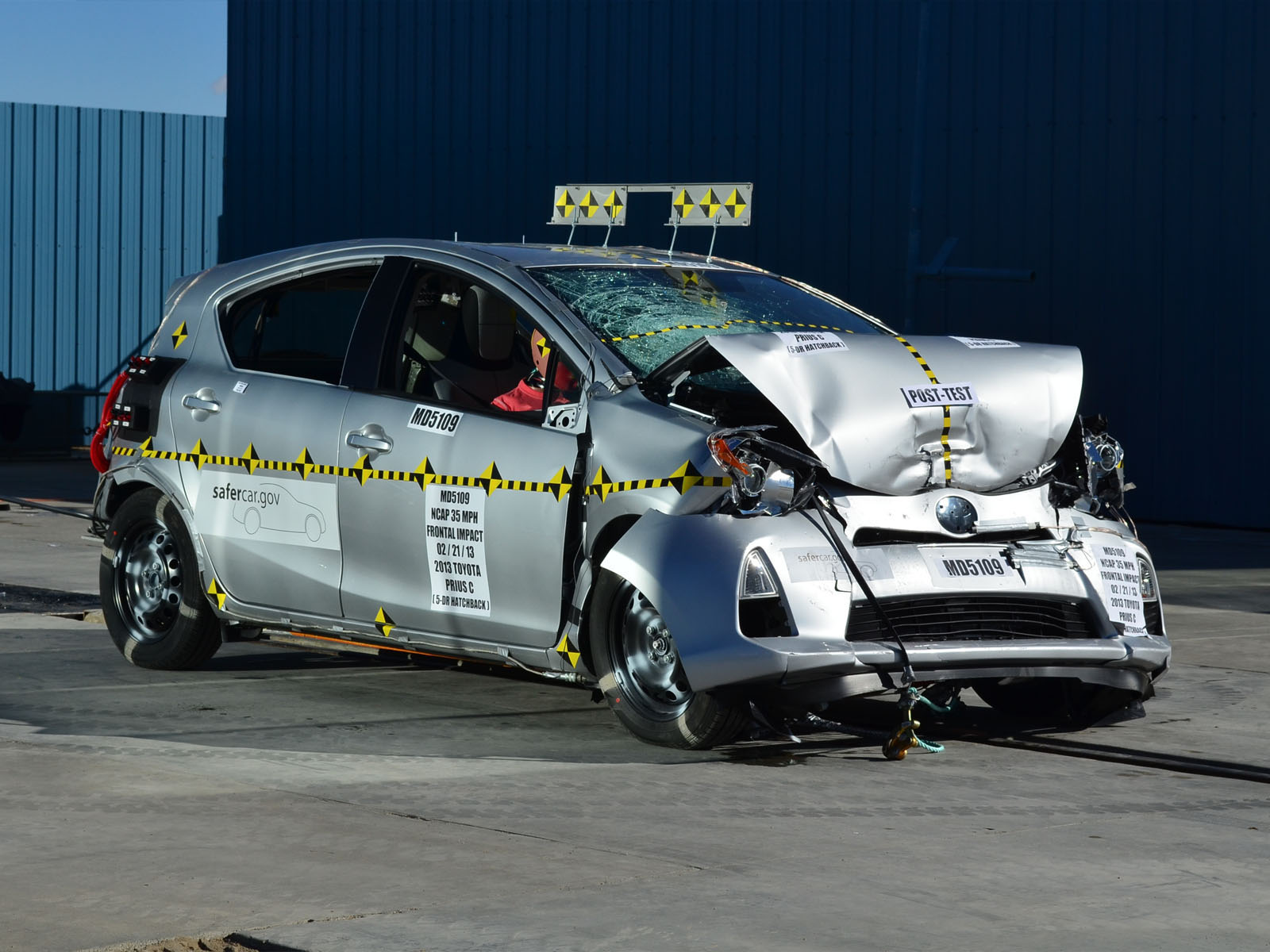 2013 TOYOTA PRIUS C crash image 4