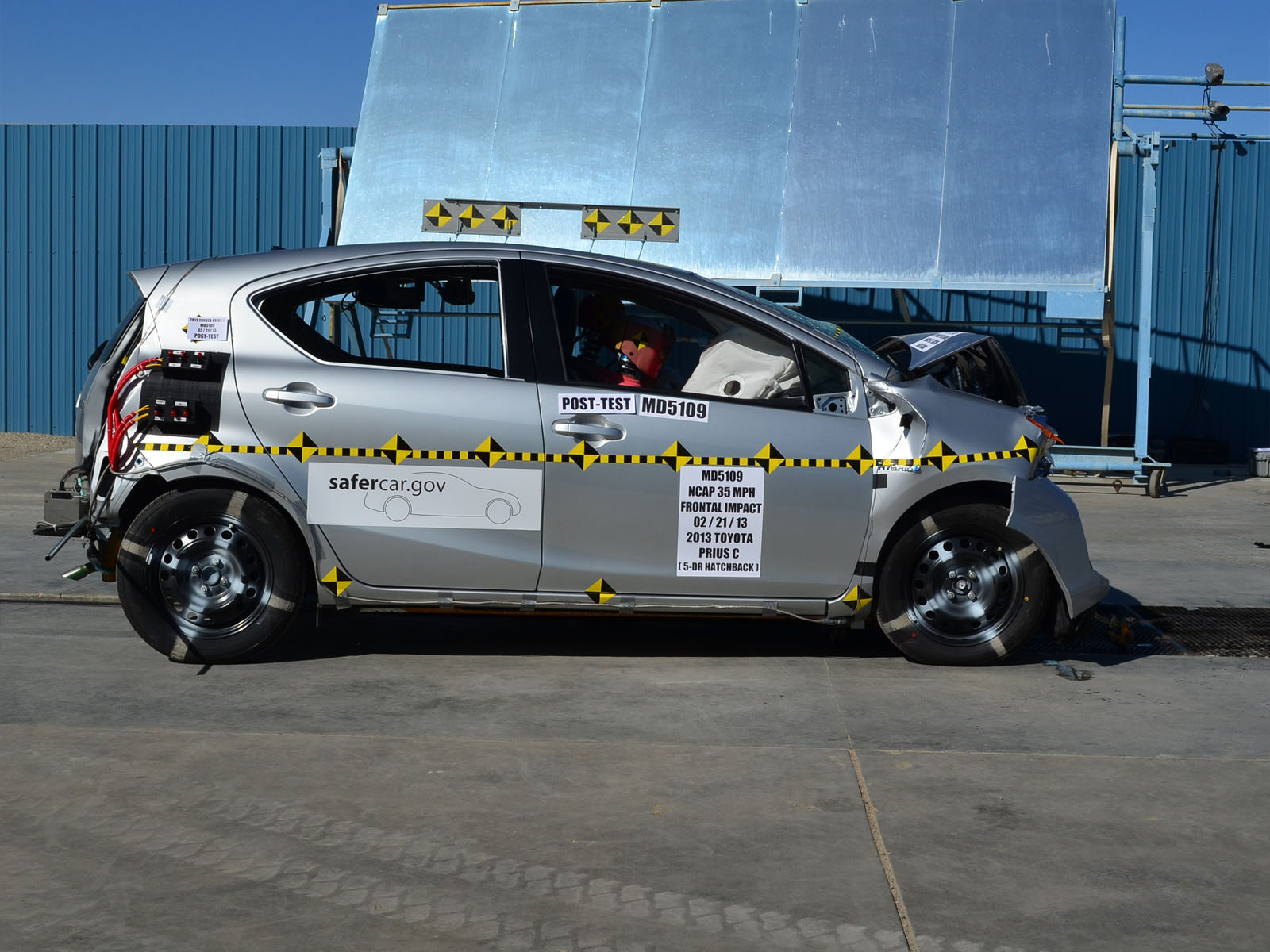 2013 TOYOTA PRIUS C crash image 6