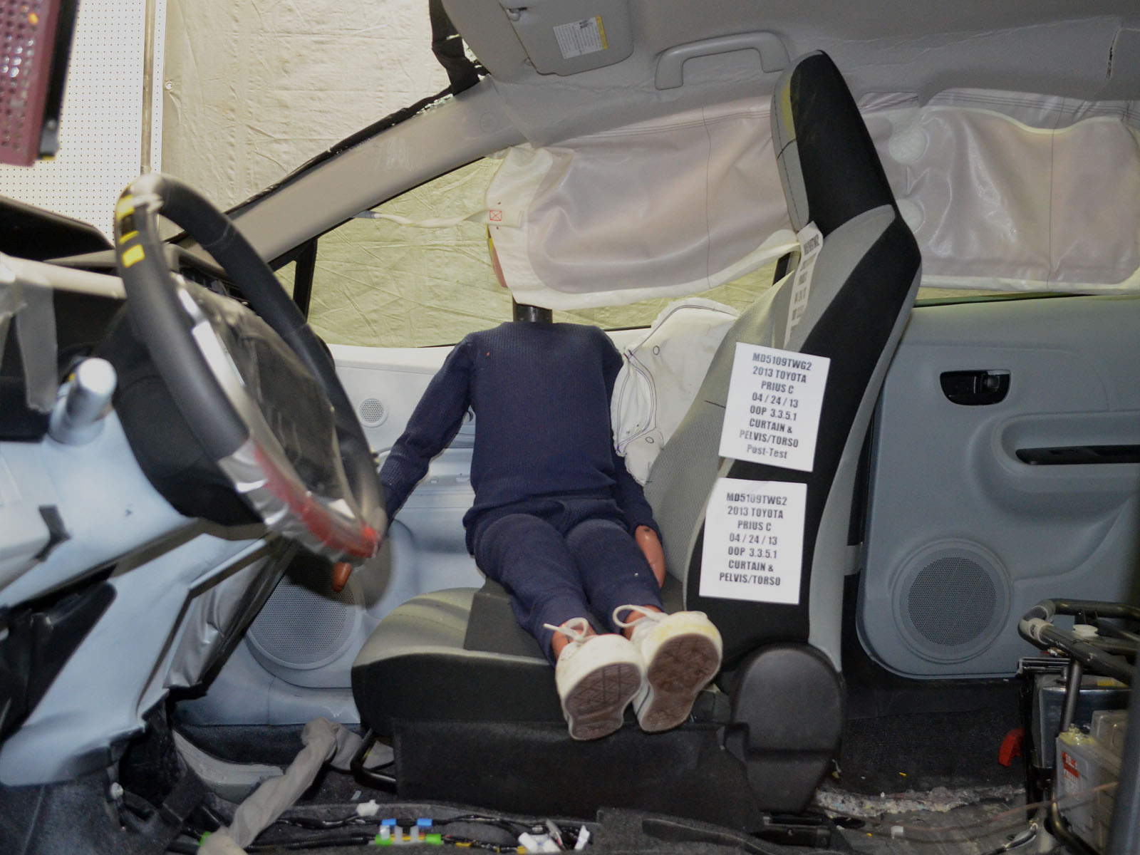 2013 TOYOTA PRIUS C crash image 8