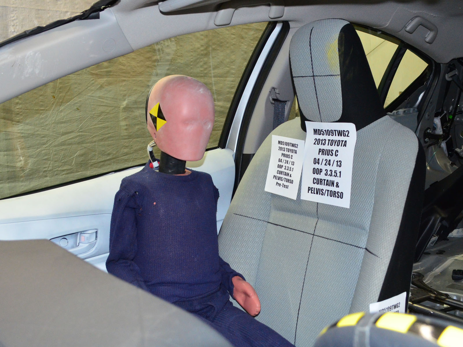 2013 TOYOTA PRIUS C crash image 9