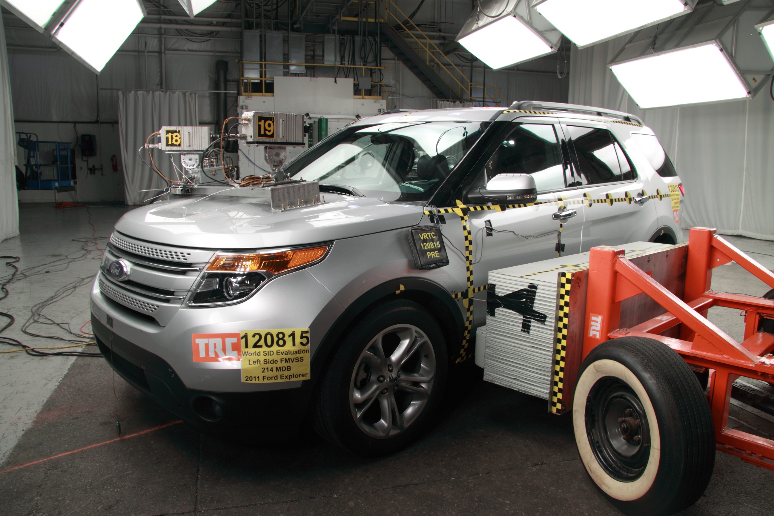 2011 FORD EXPLORER crash-test photo