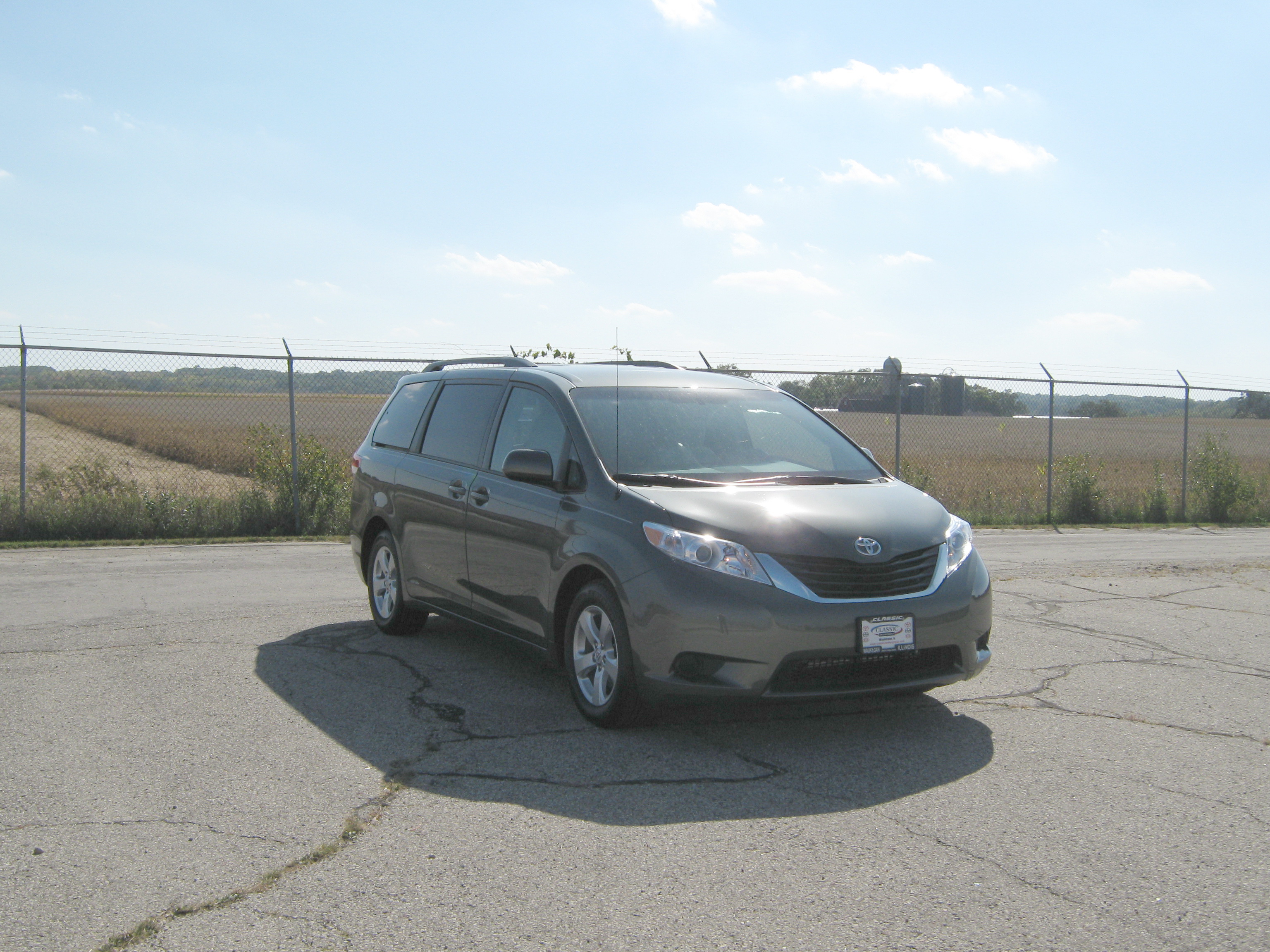 2014 TOYOTA SIENNA crash-test photo