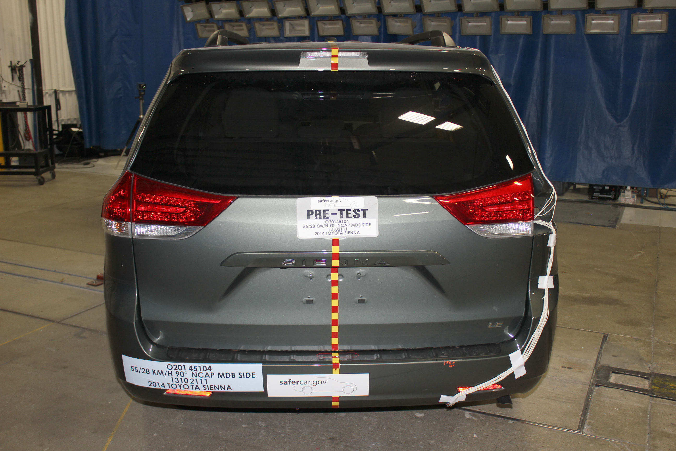 2014 TOYOTA SIENNA crash image 11