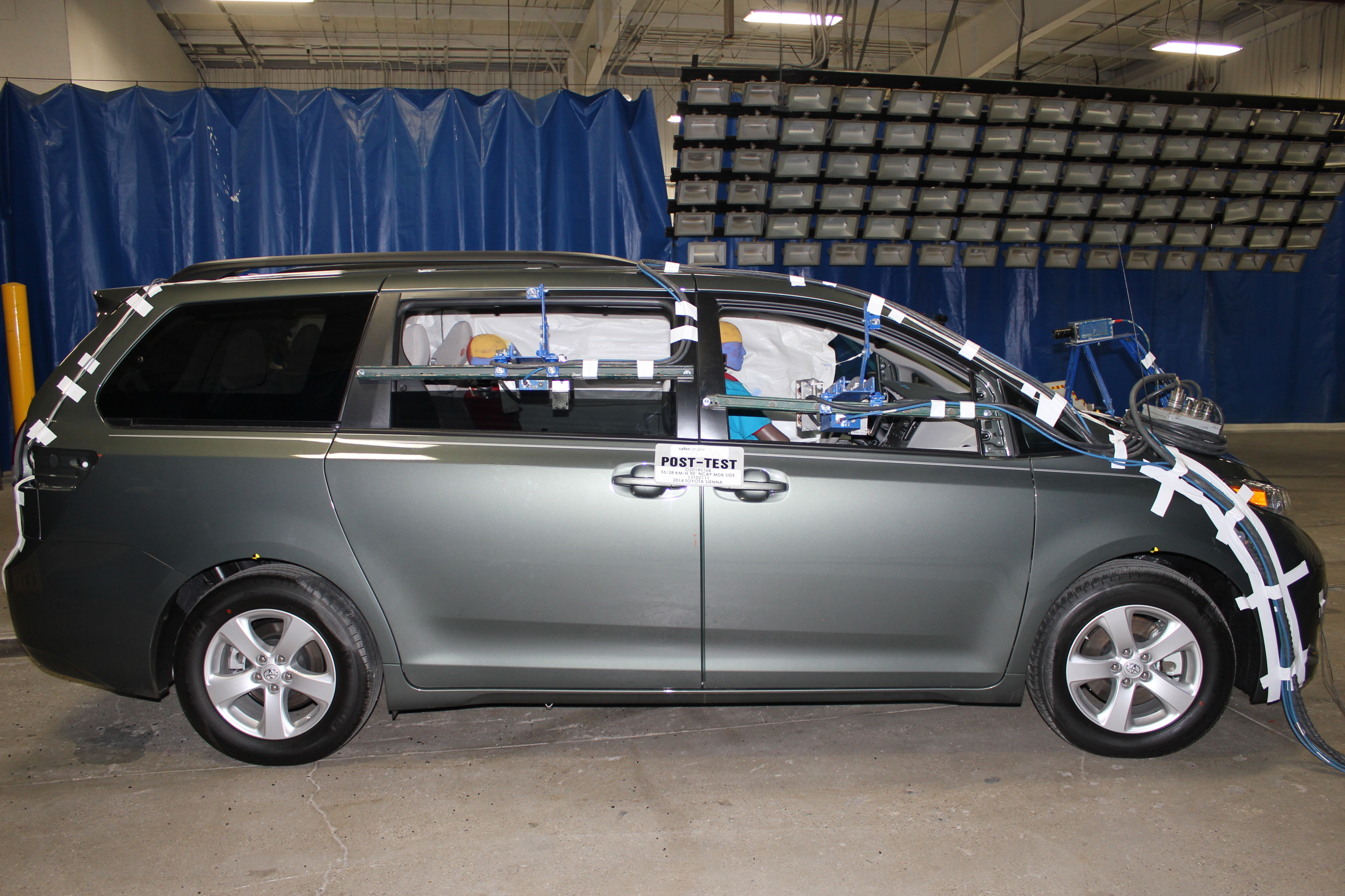 2014 TOYOTA SIENNA crash image 14