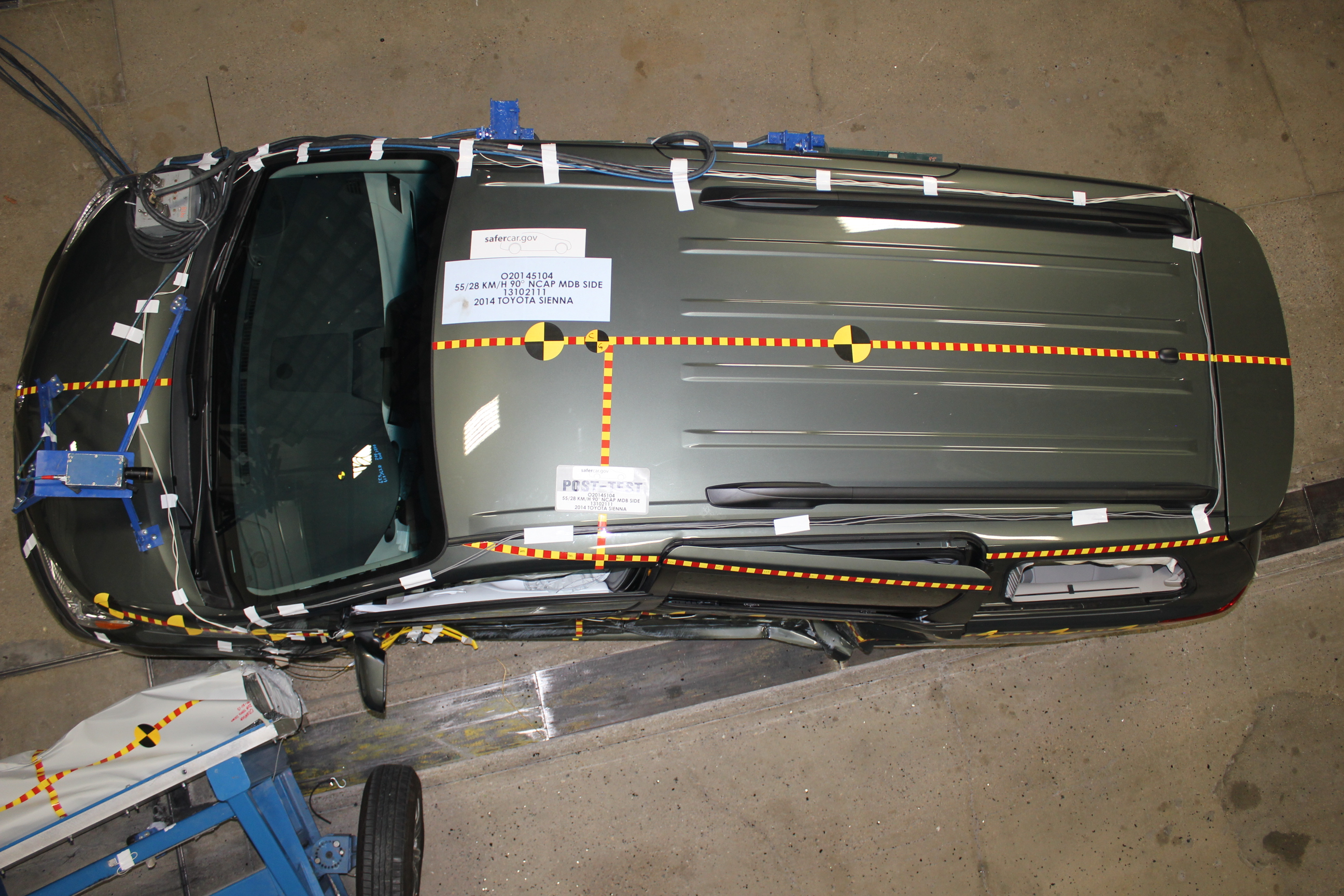 2014 TOYOTA SIENNA crash image 16
