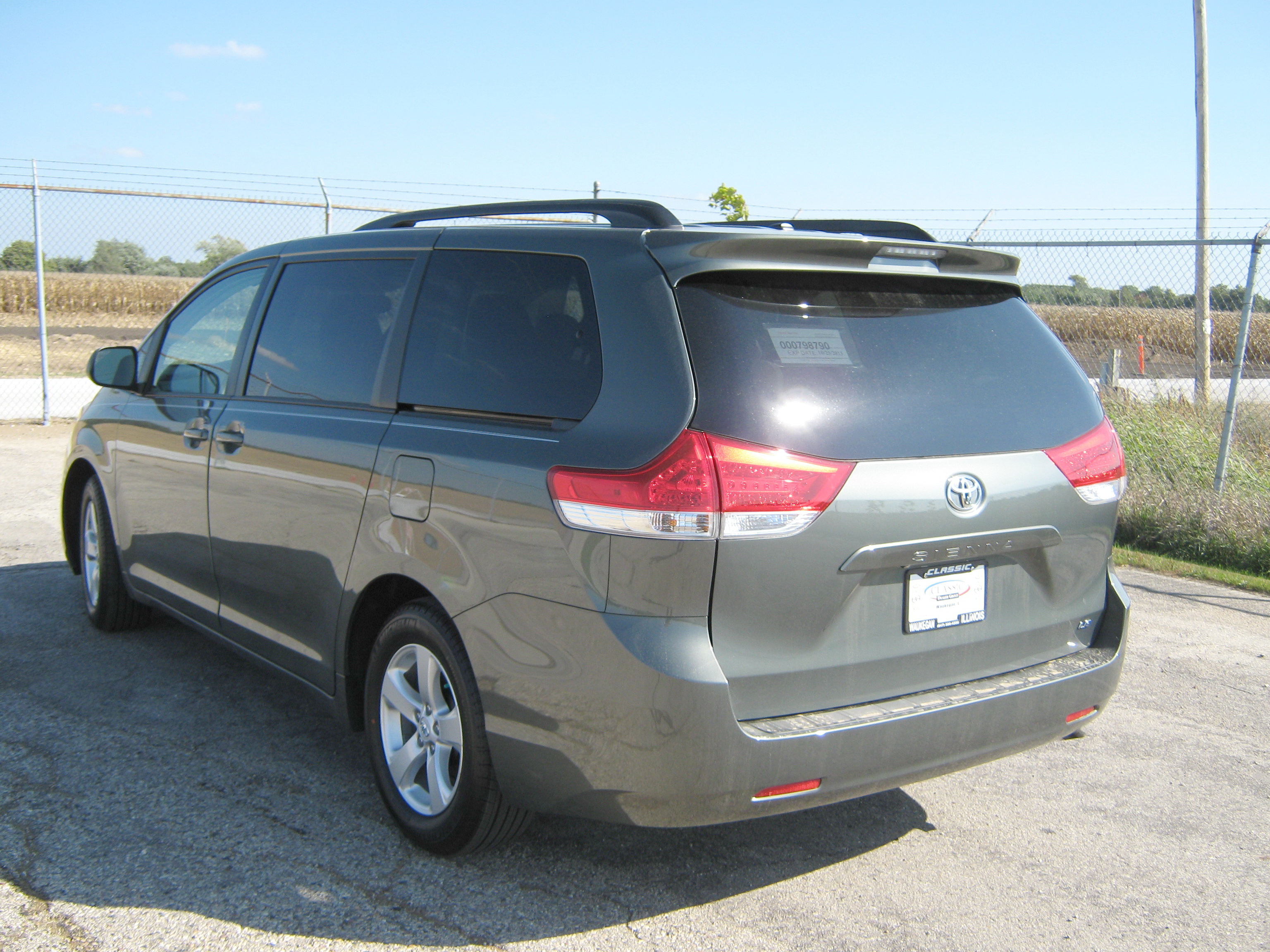 2014 TOYOTA SIENNA crash image 2