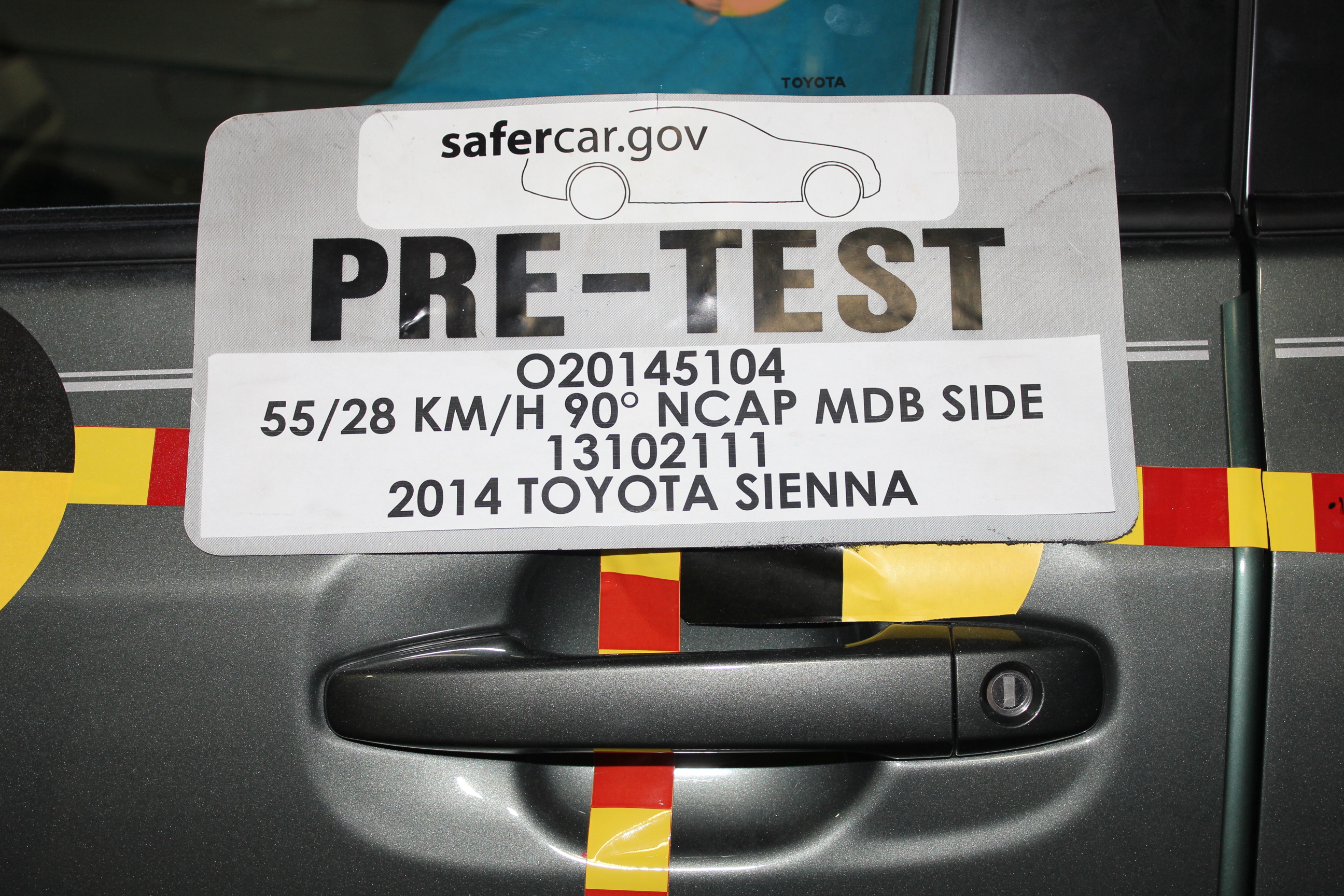 2014 TOYOTA SIENNA crash image 21